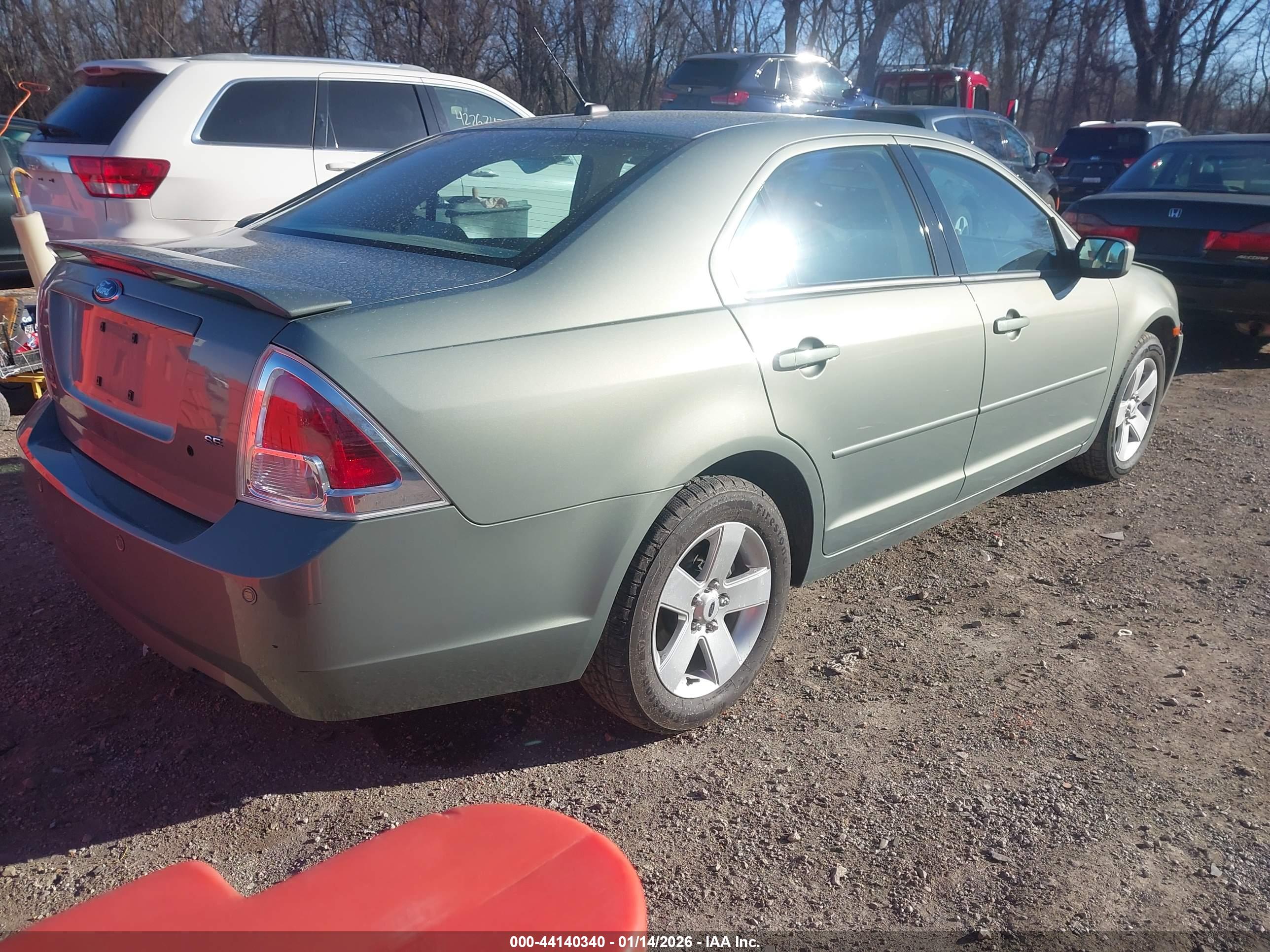FORD FUSION image 4