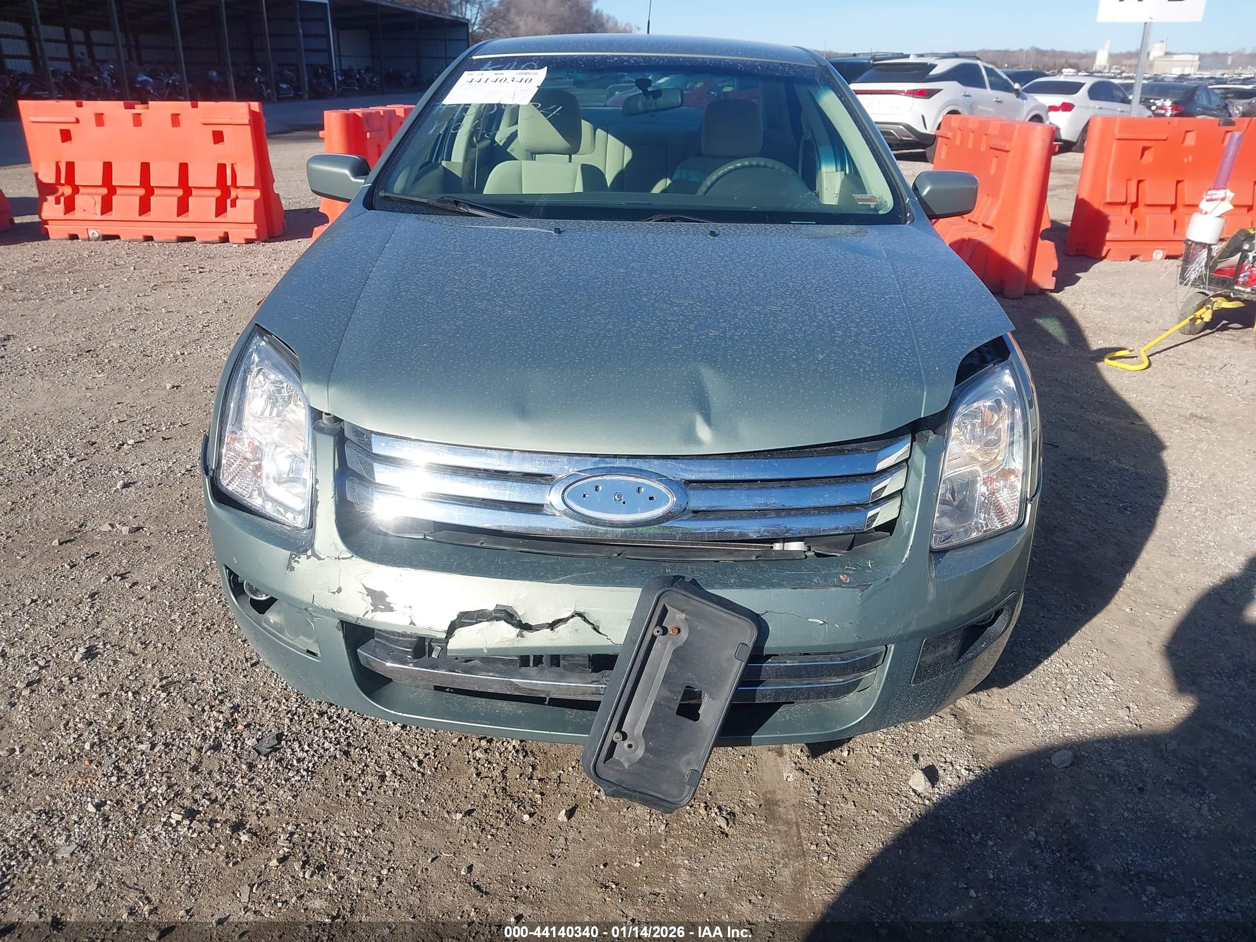 FORD FUSION image 6