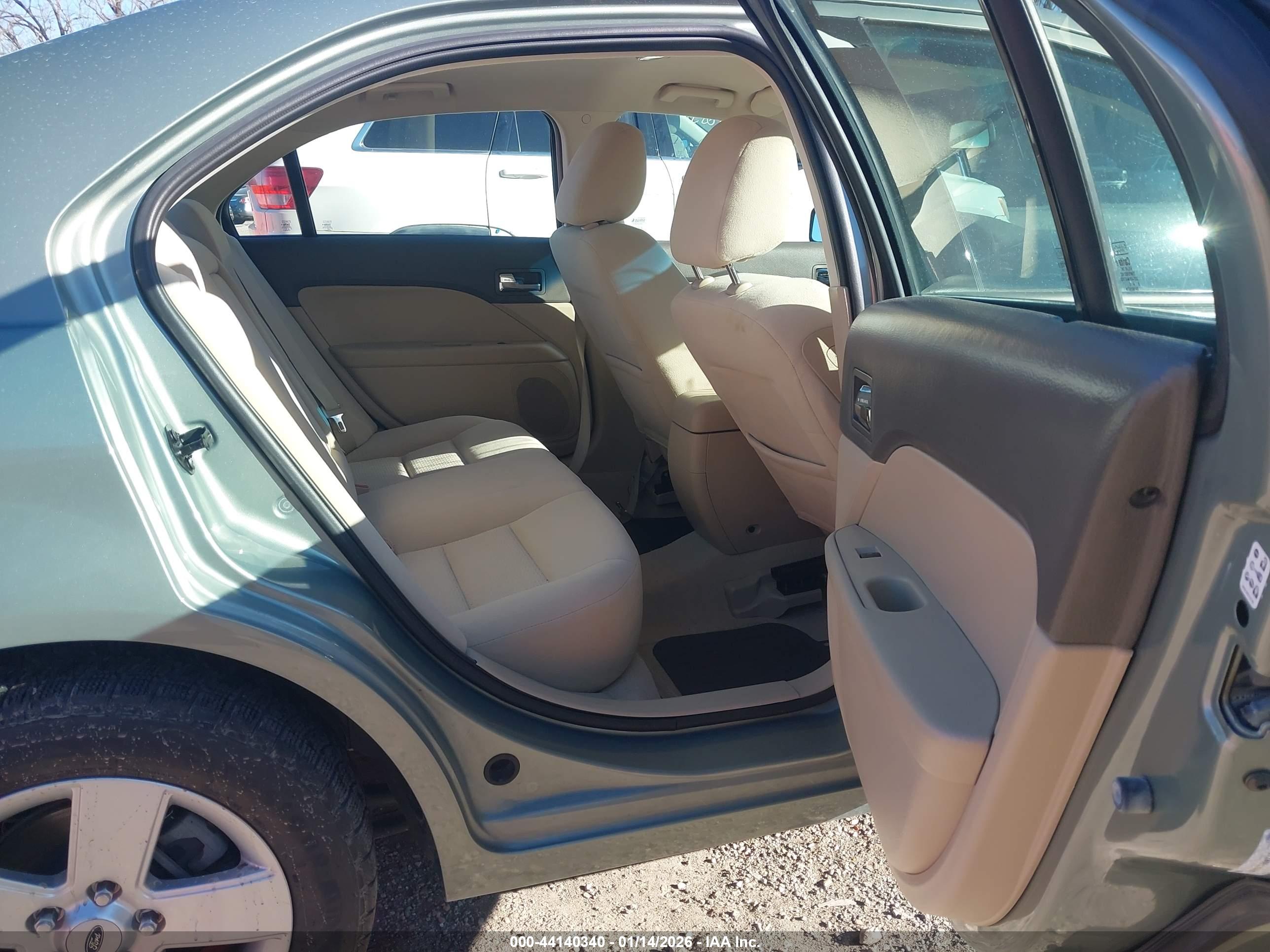 FORD FUSION image 8