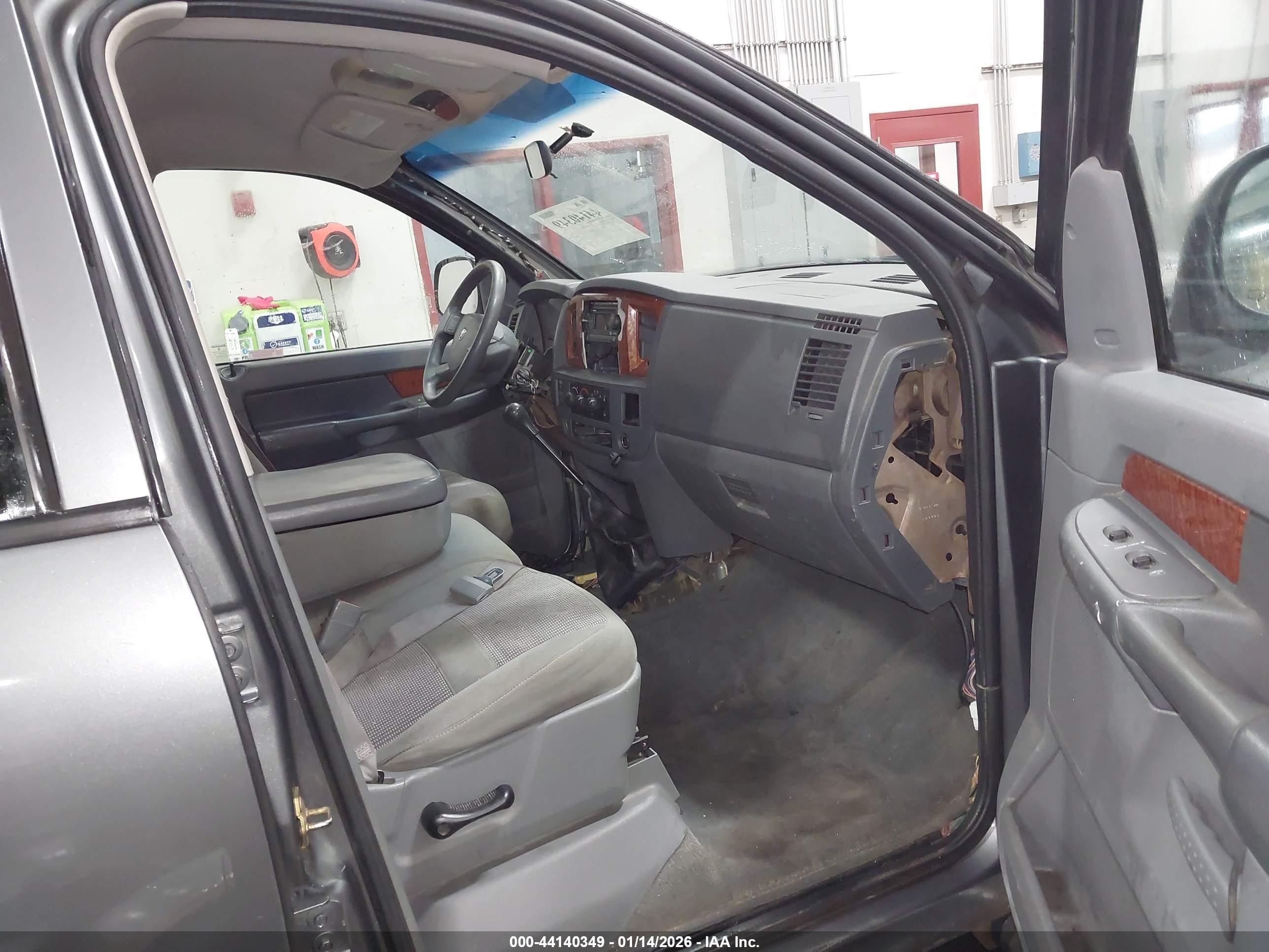 DODGE RAM image 5