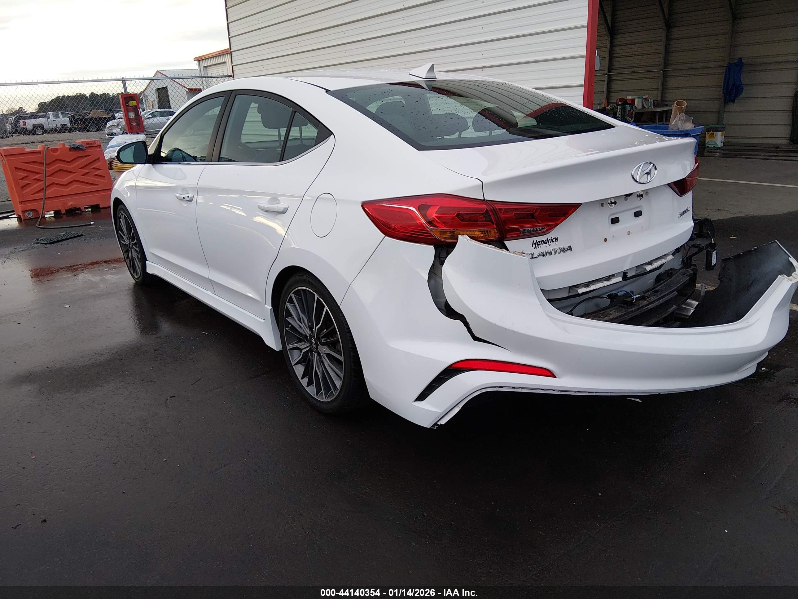 HYUNDAI ELANTRA image 3