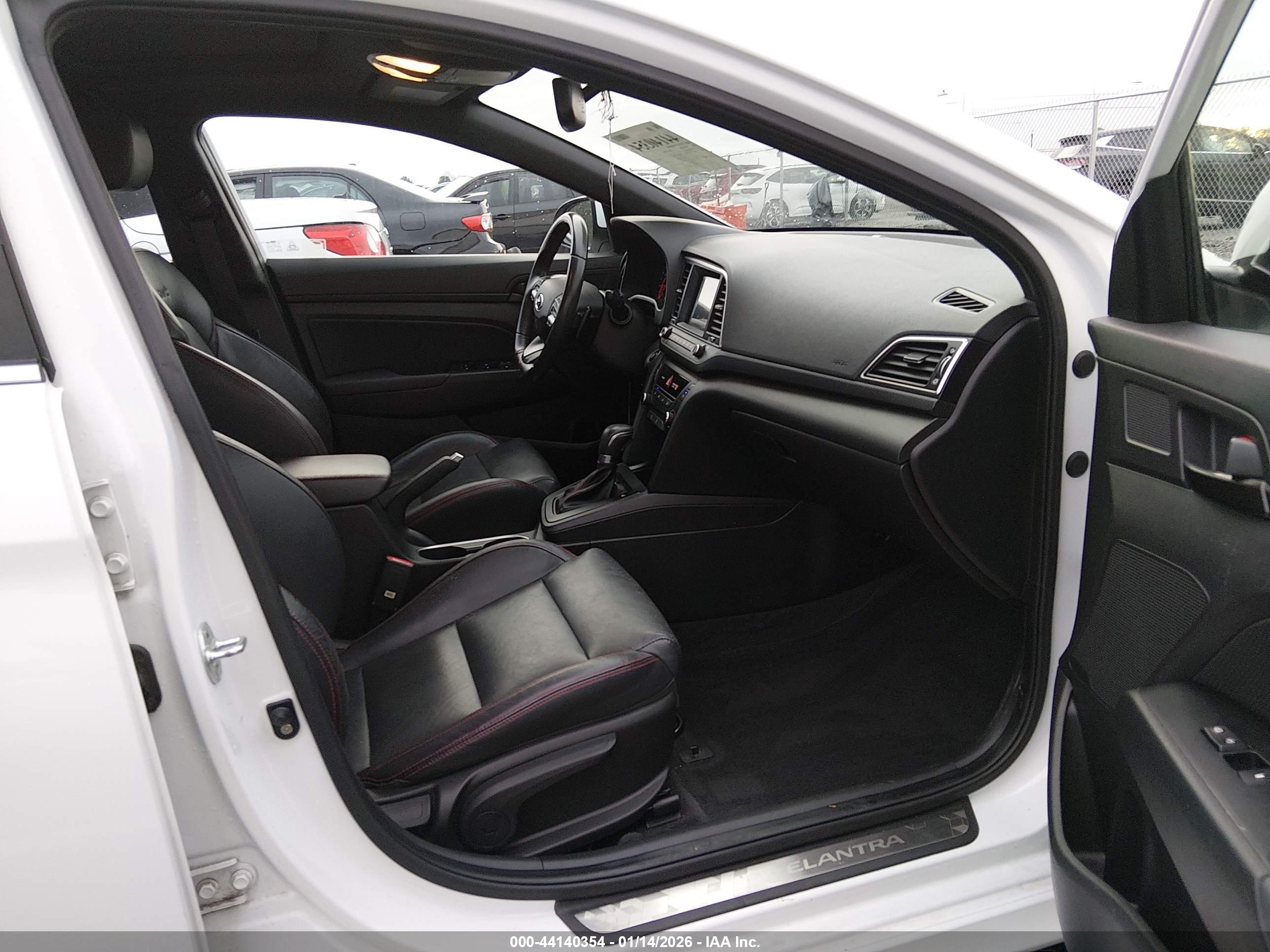 HYUNDAI ELANTRA image 5