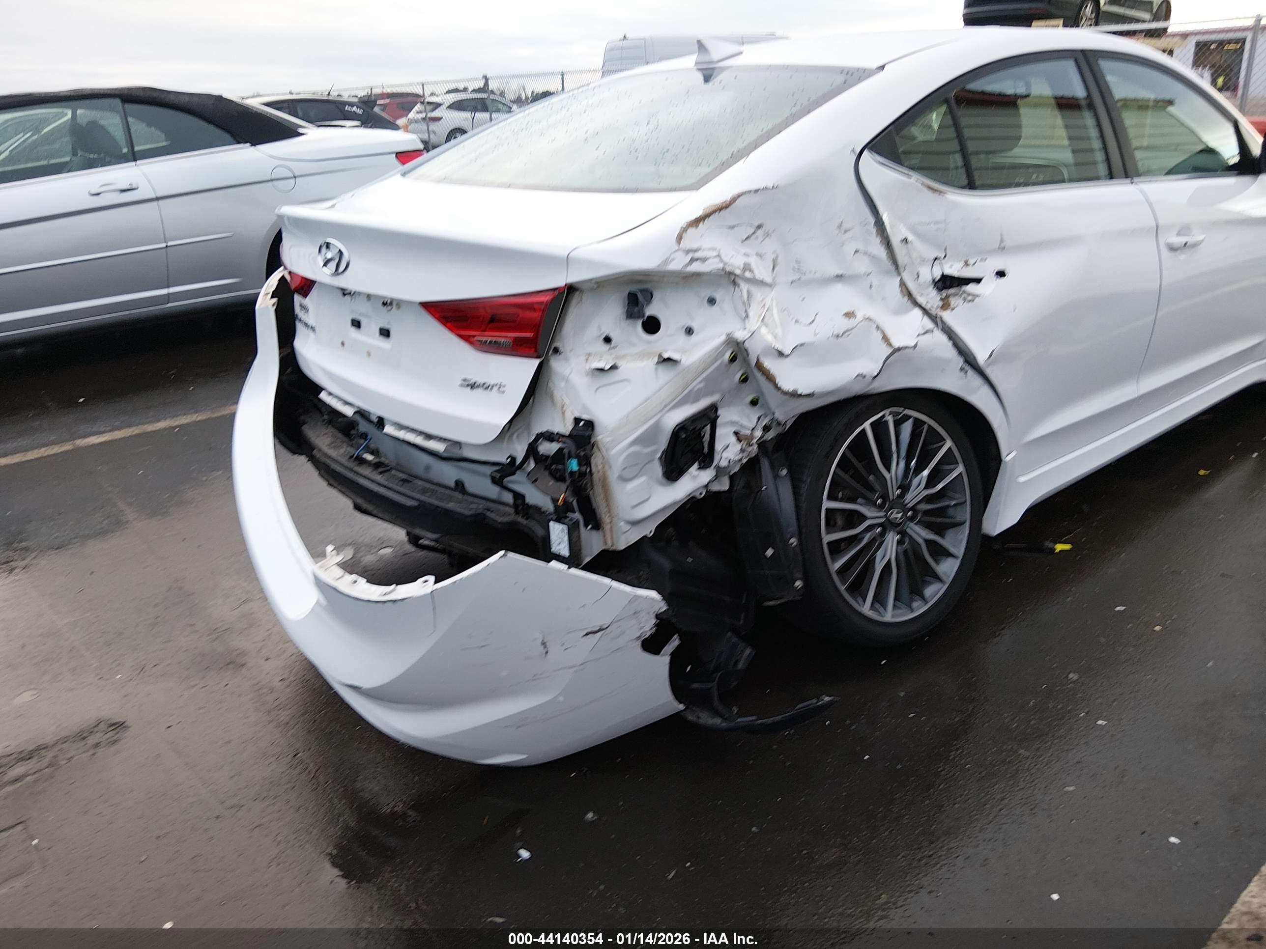 HYUNDAI ELANTRA image 6