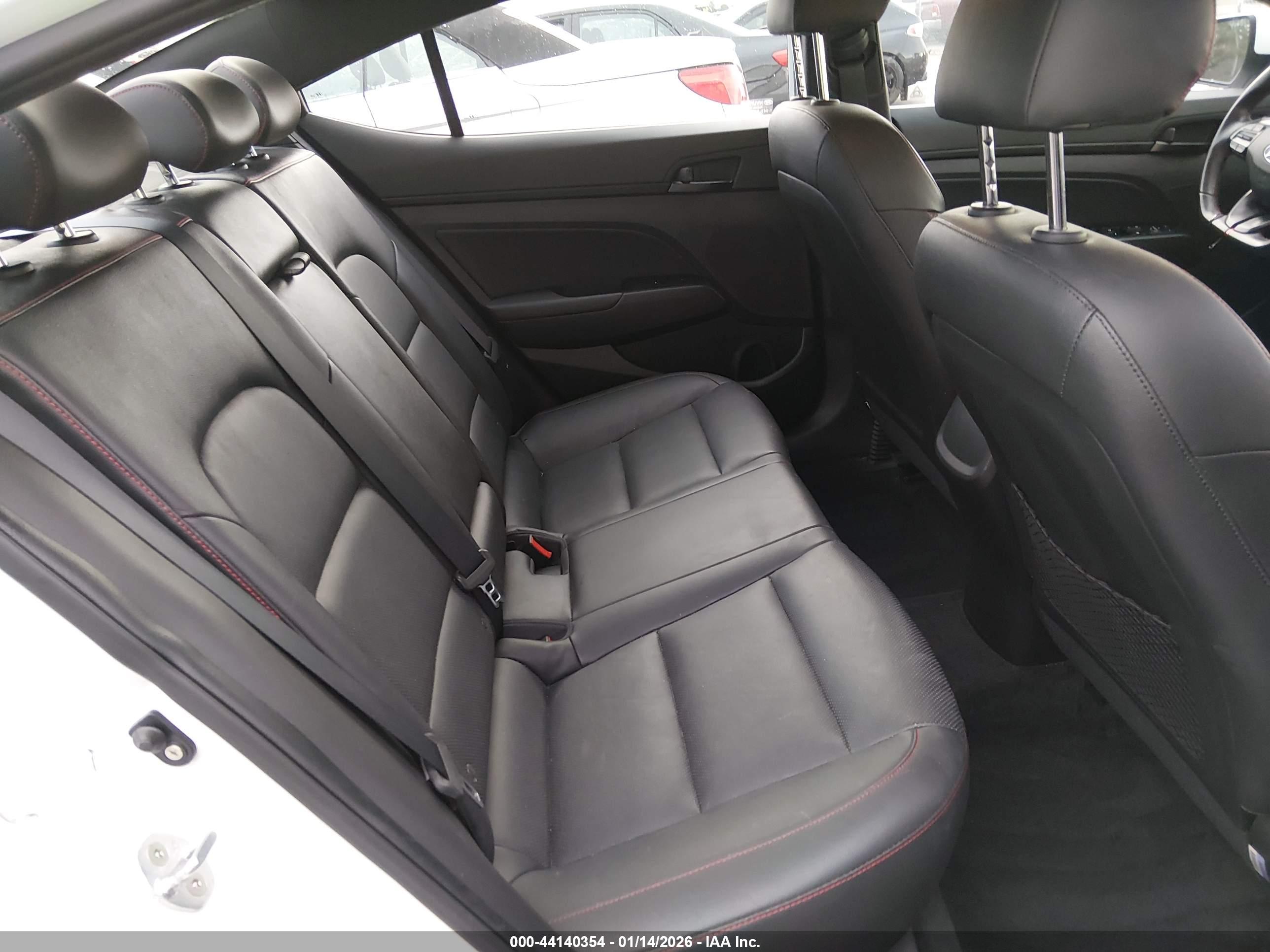 HYUNDAI ELANTRA image 8