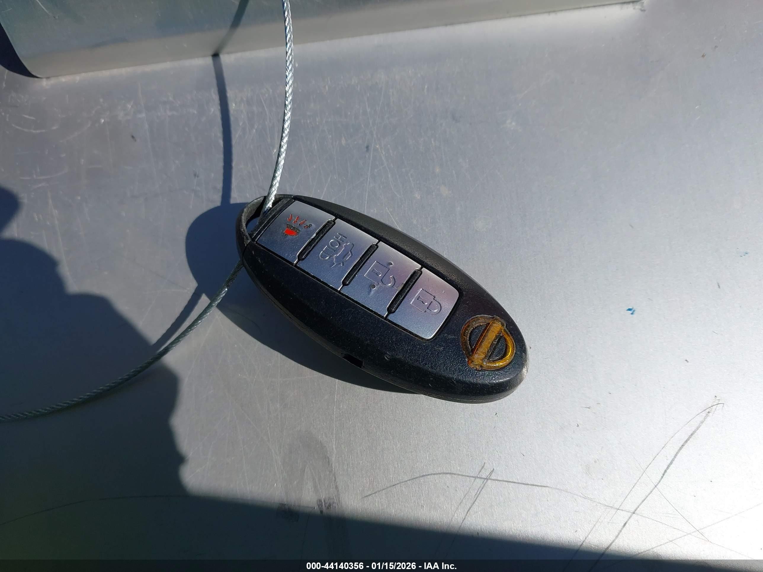 NISSAN MAXIMA image 11