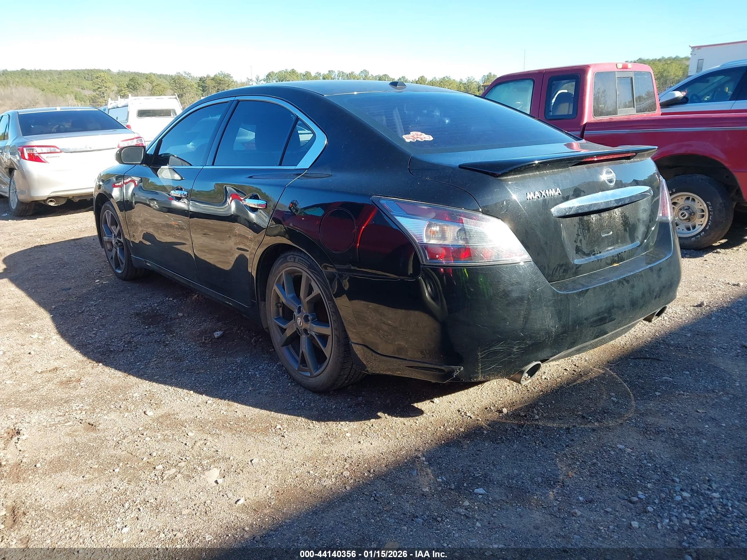 NISSAN MAXIMA image 3