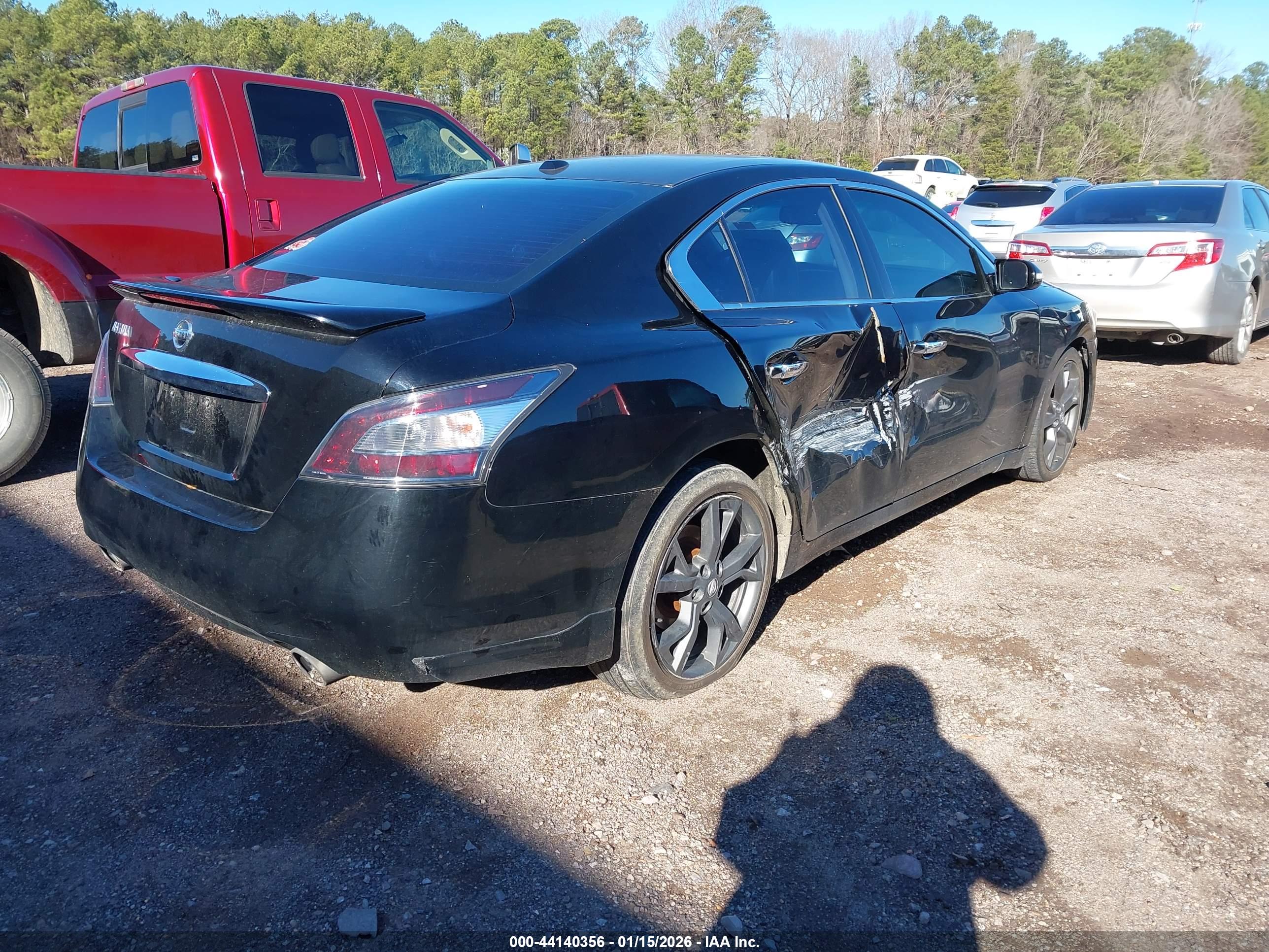 NISSAN MAXIMA image 4