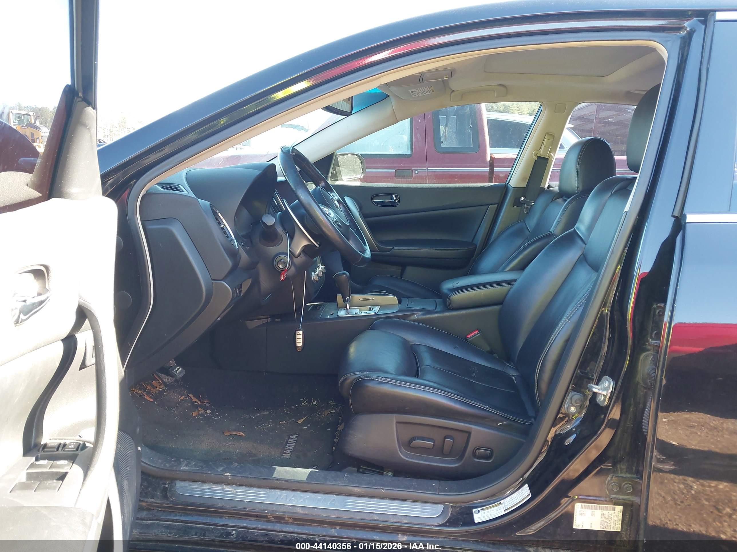 NISSAN MAXIMA image 5