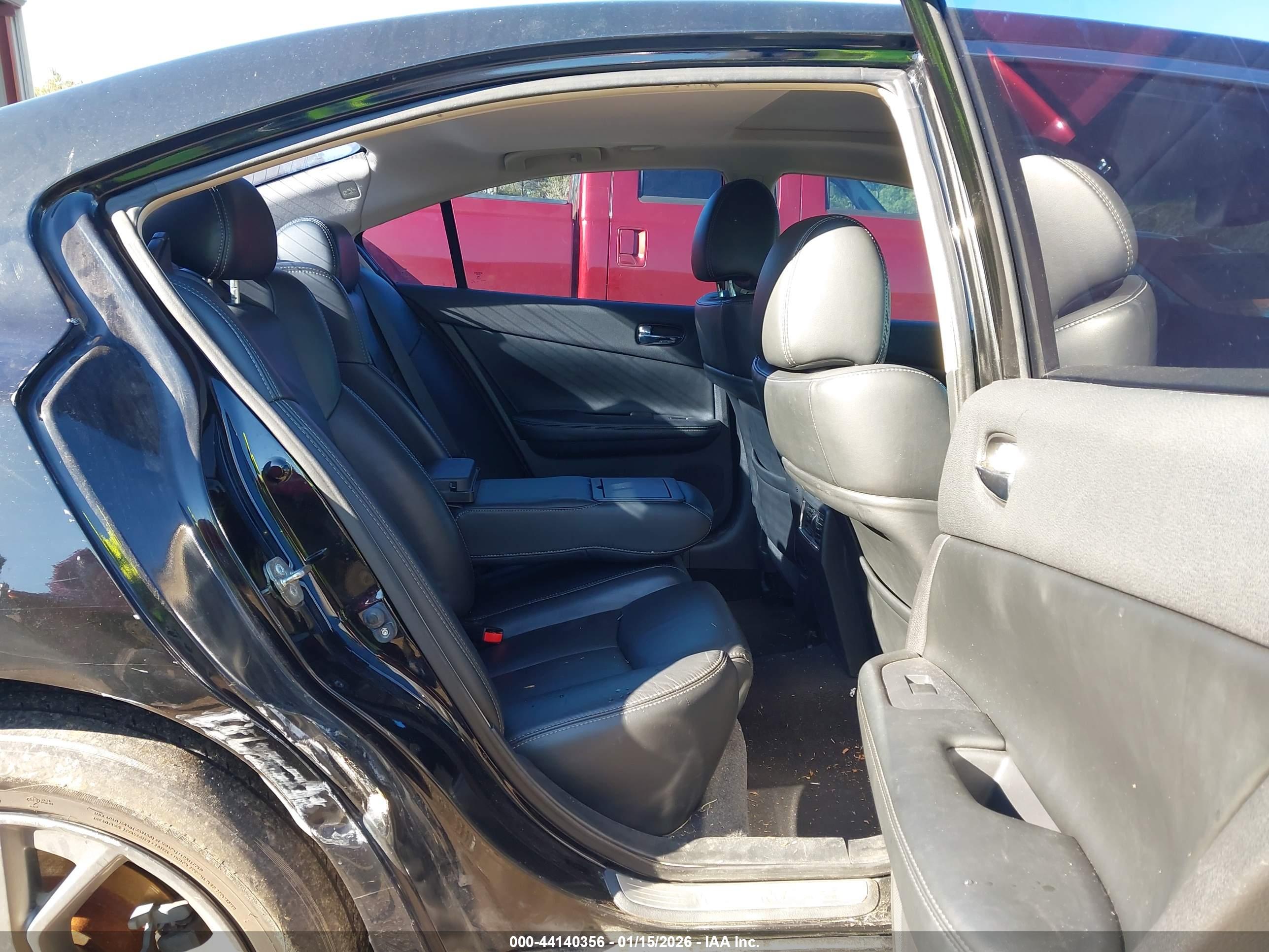 NISSAN MAXIMA image 8