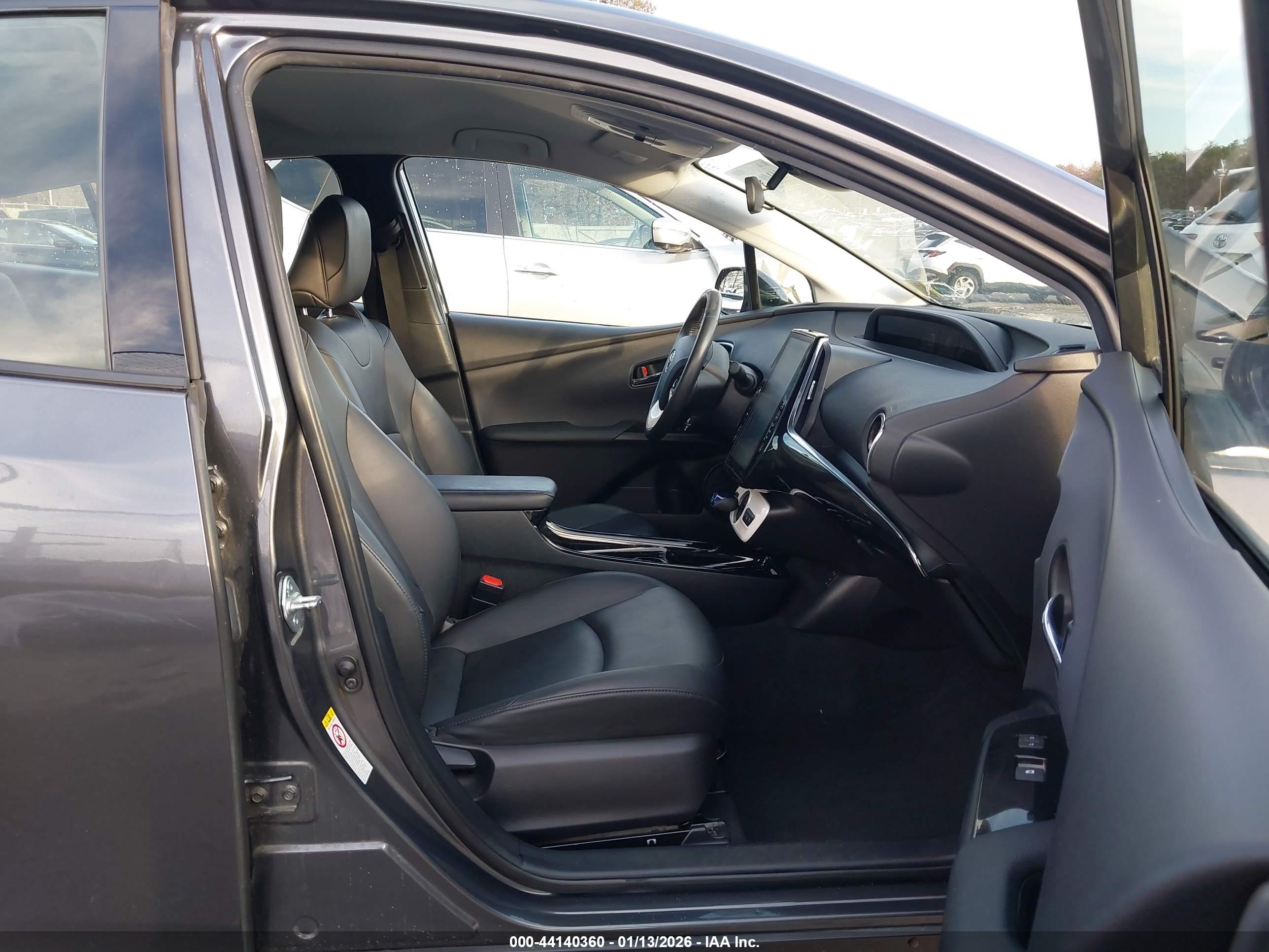 TOYOTA PRIUS image 5