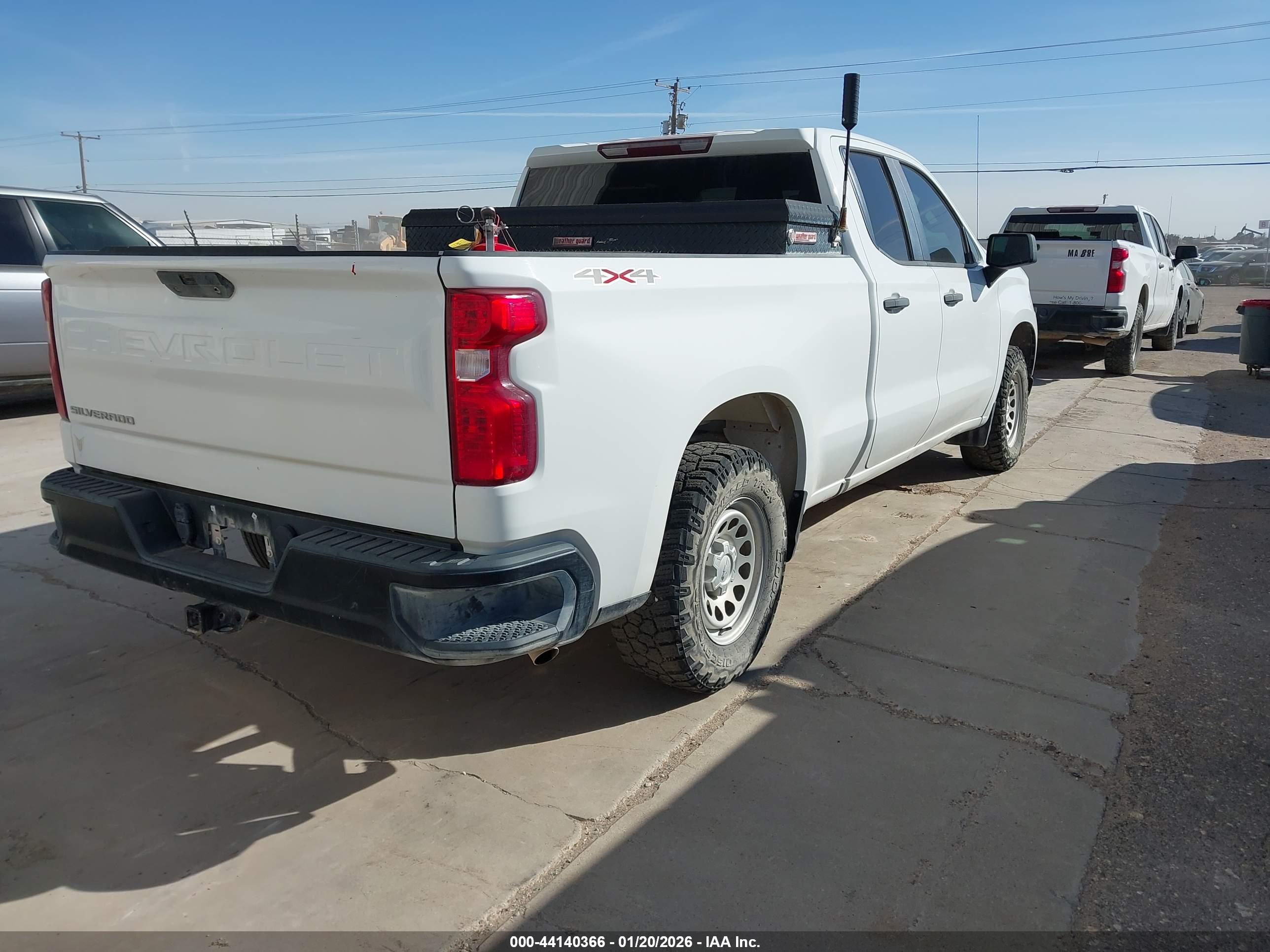 CHEVROLET SILVERADO image 4
