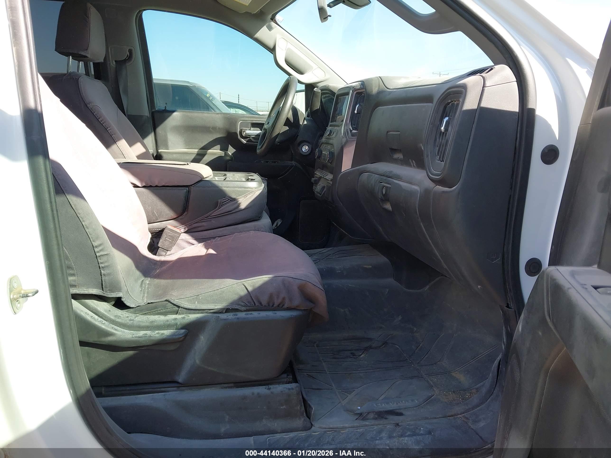 CHEVROLET SILVERADO image 5