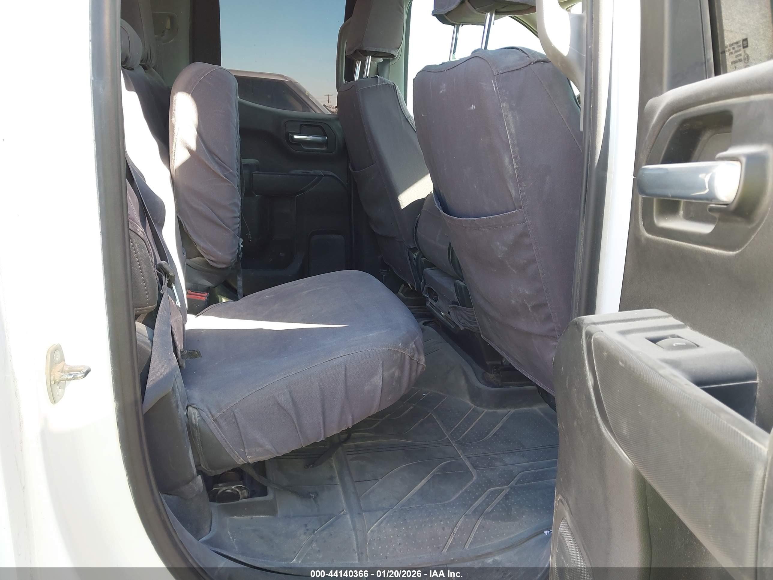 CHEVROLET SILVERADO image 8