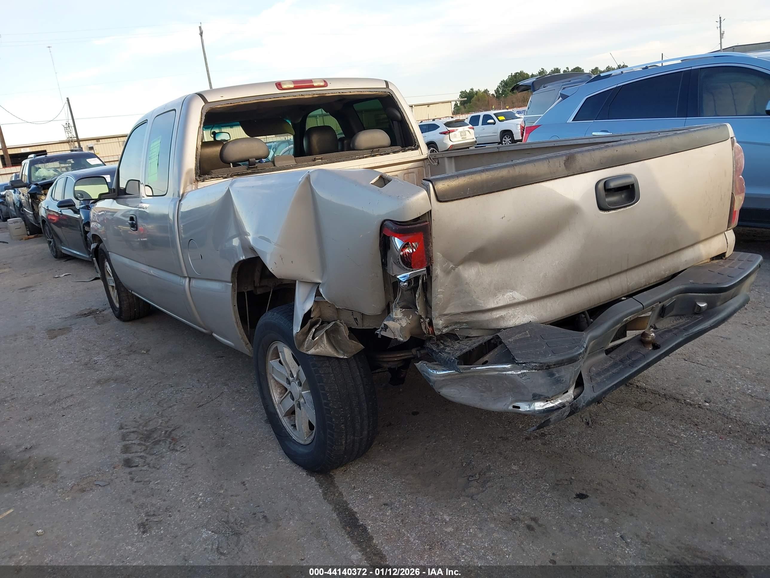 CHEVROLET SILVERADO image 3
