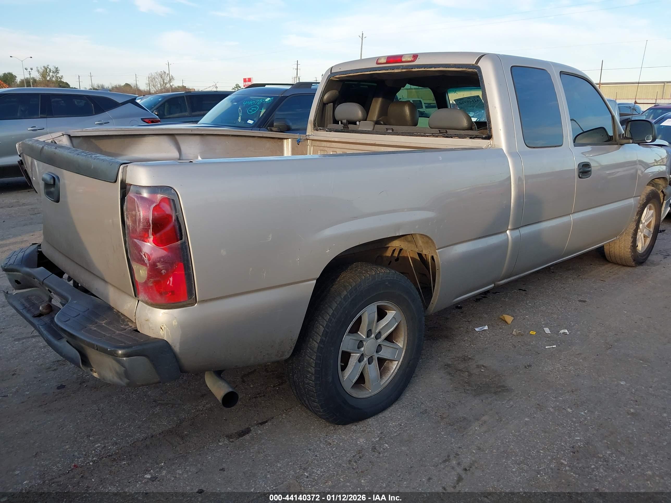 CHEVROLET SILVERADO image 4