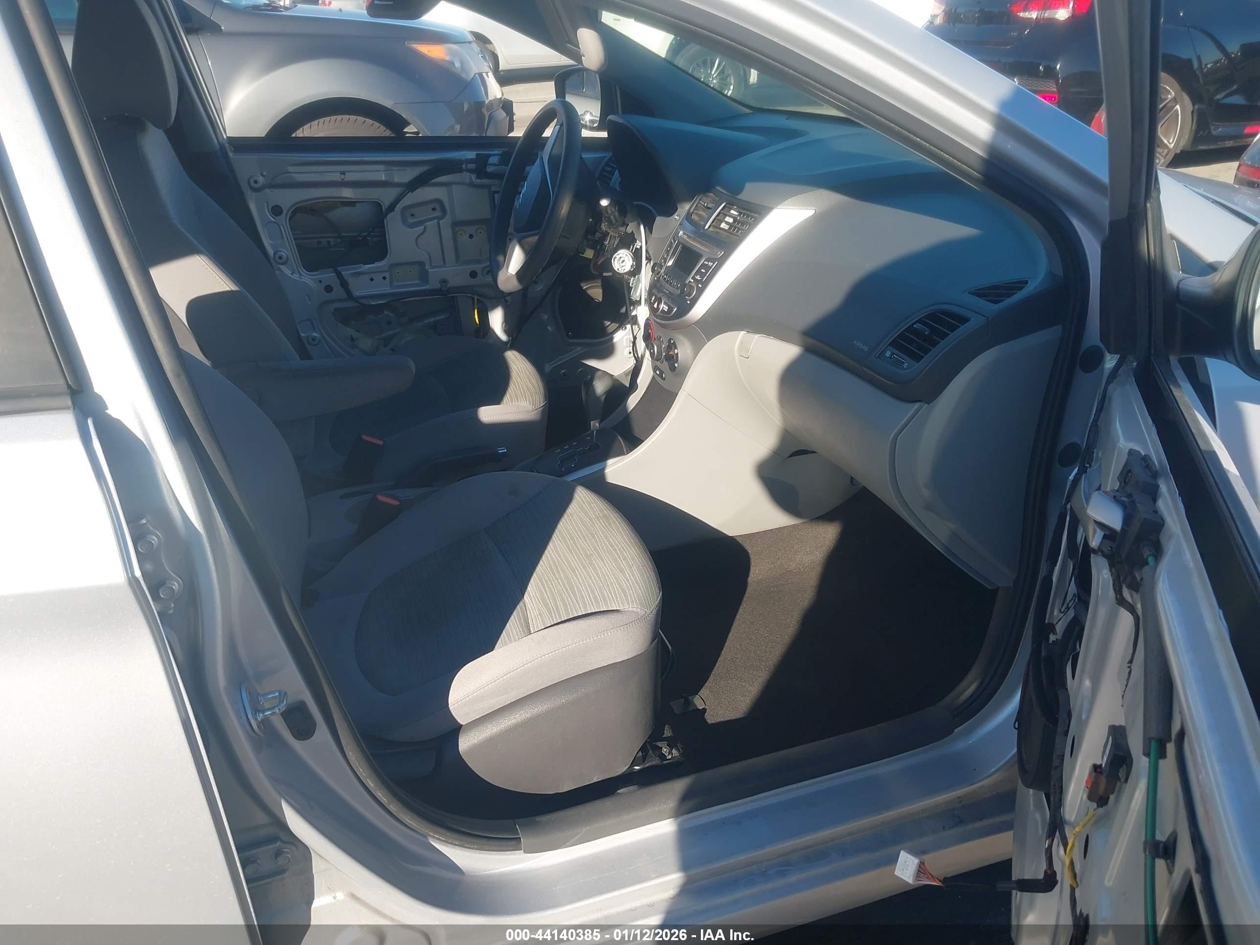 HYUNDAI ACCENT image 5
