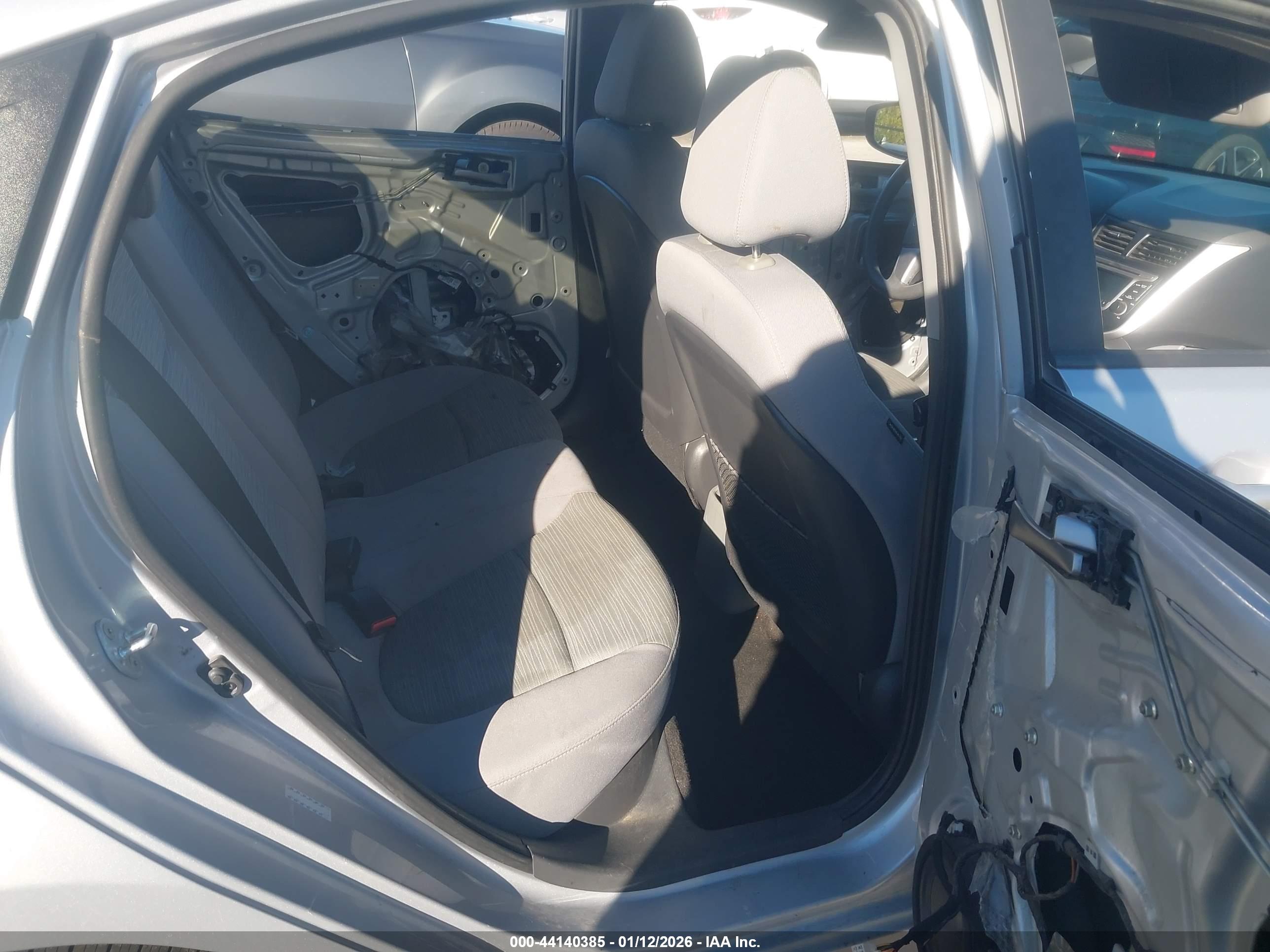 HYUNDAI ACCENT image 8