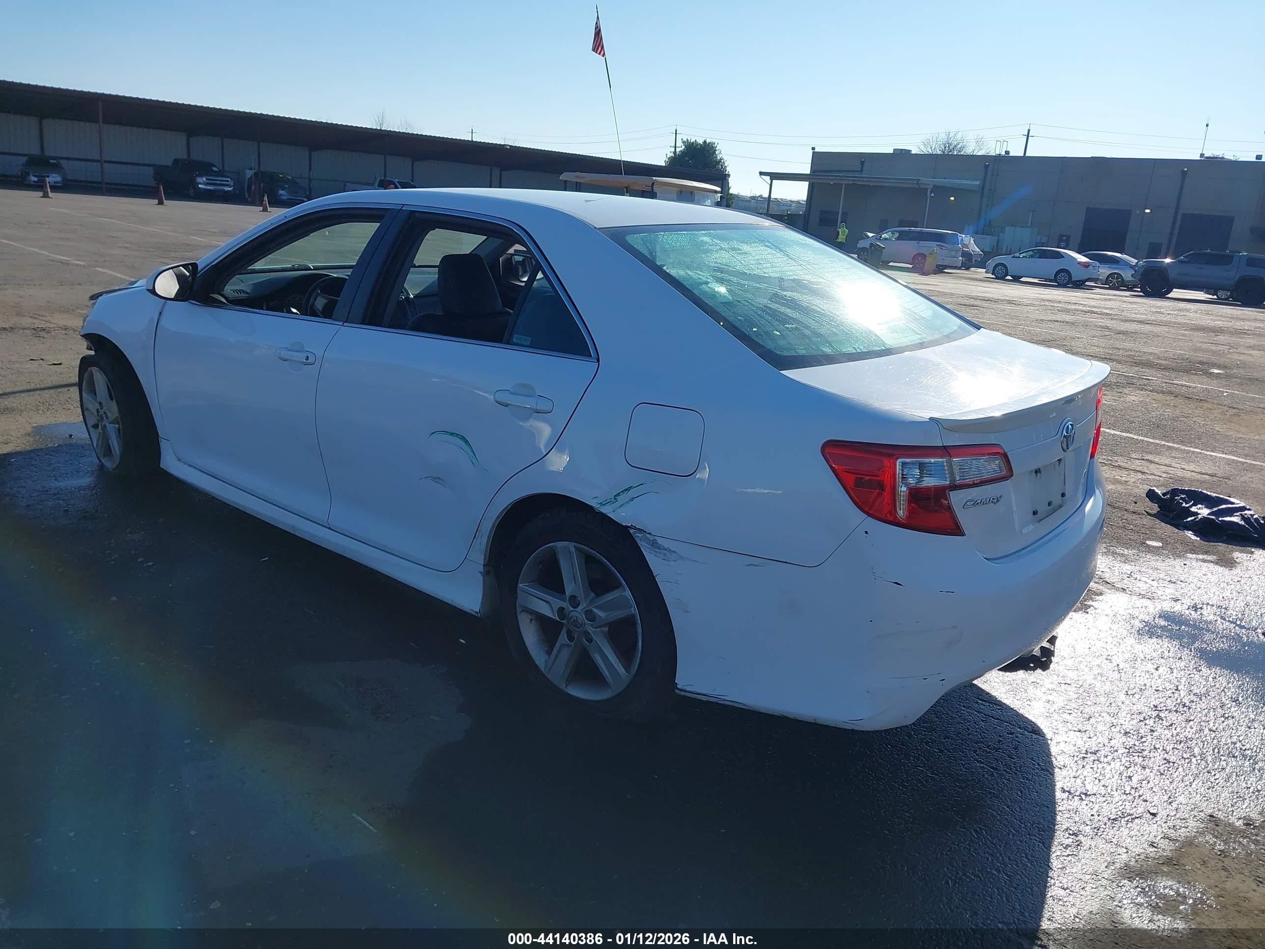 TOYOTA CAMRY image 3