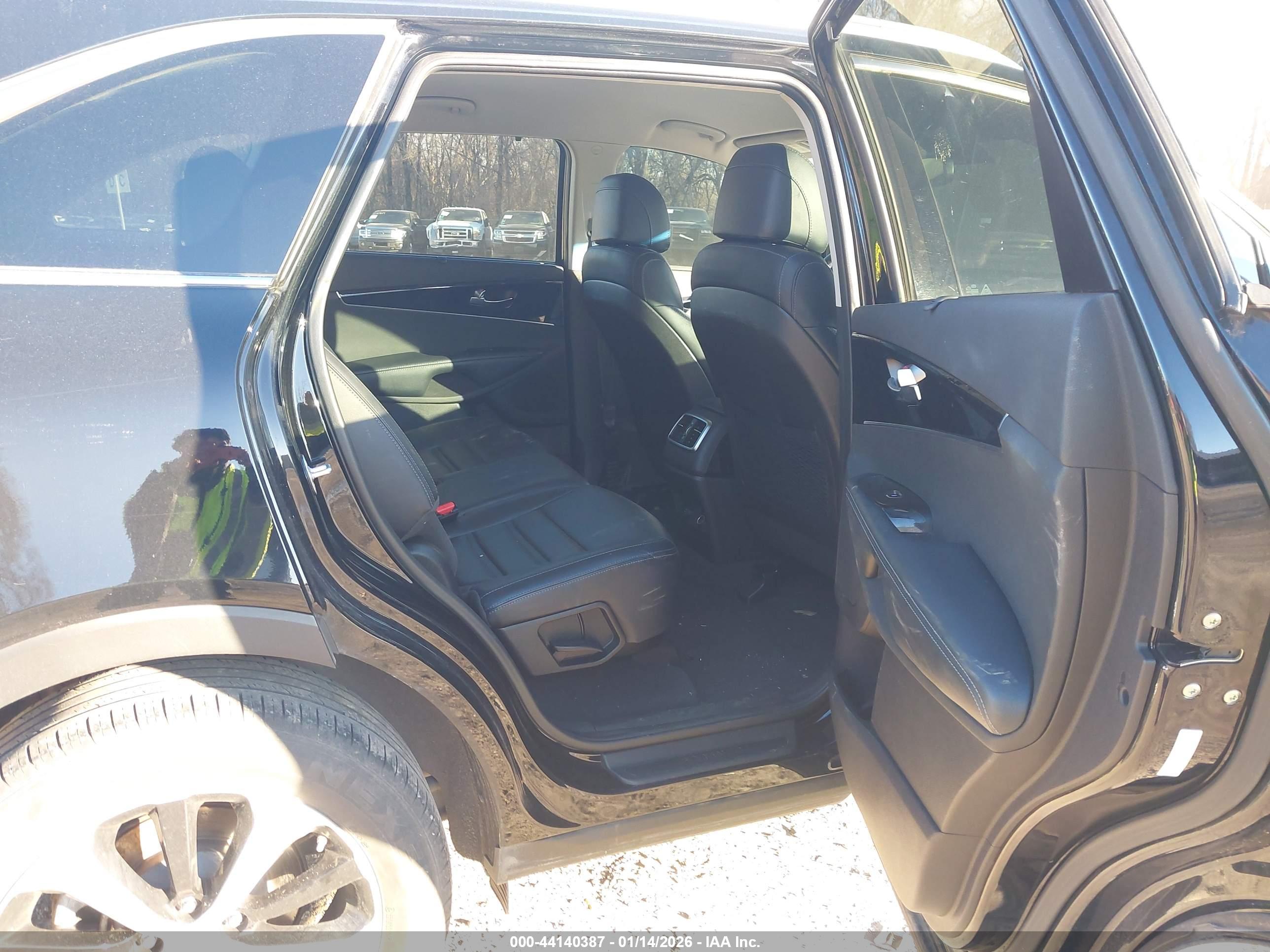 KIA SORENTO image 8