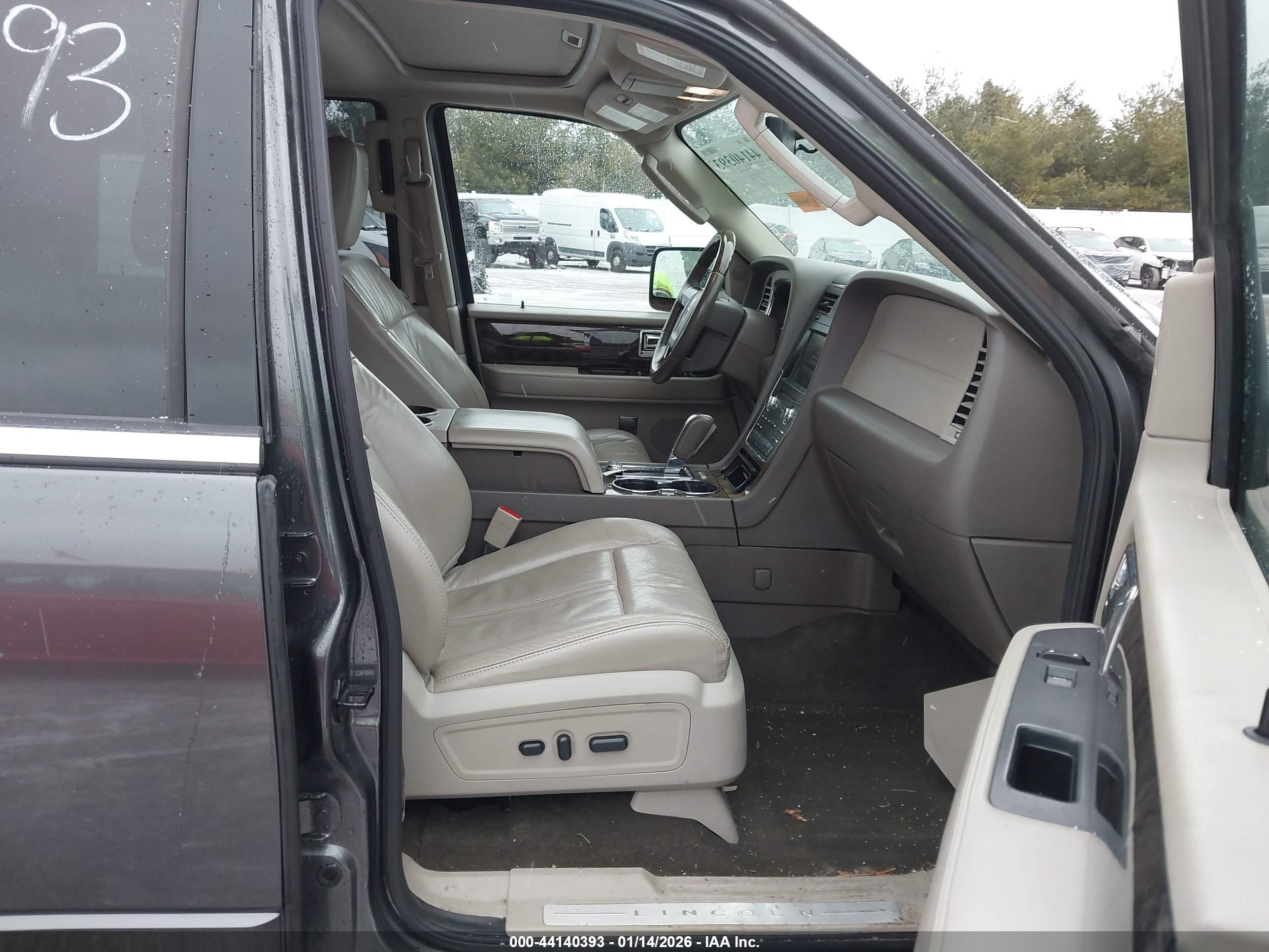 LINCOLN NAVIGATOR image 5