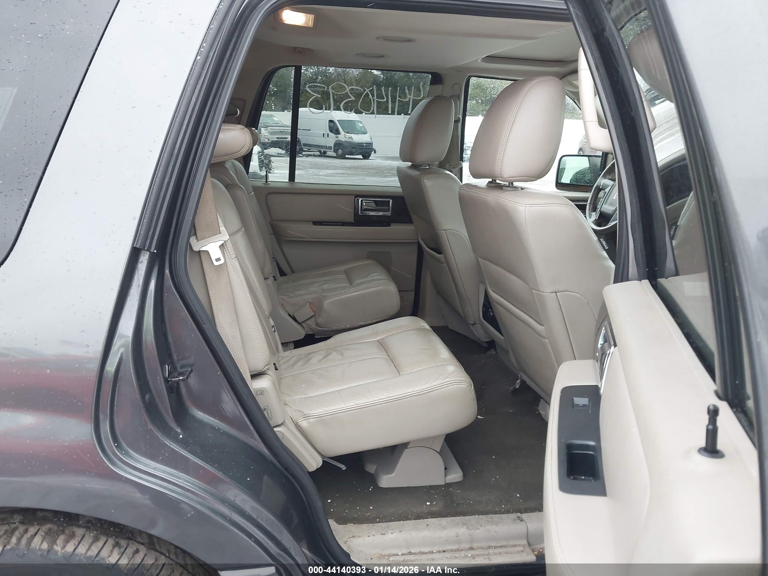LINCOLN NAVIGATOR image 8