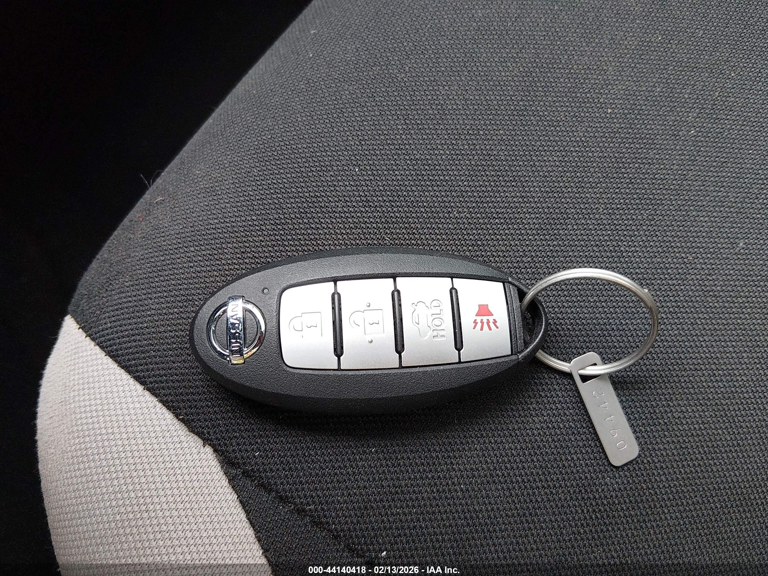 NISSAN VERSA image 11