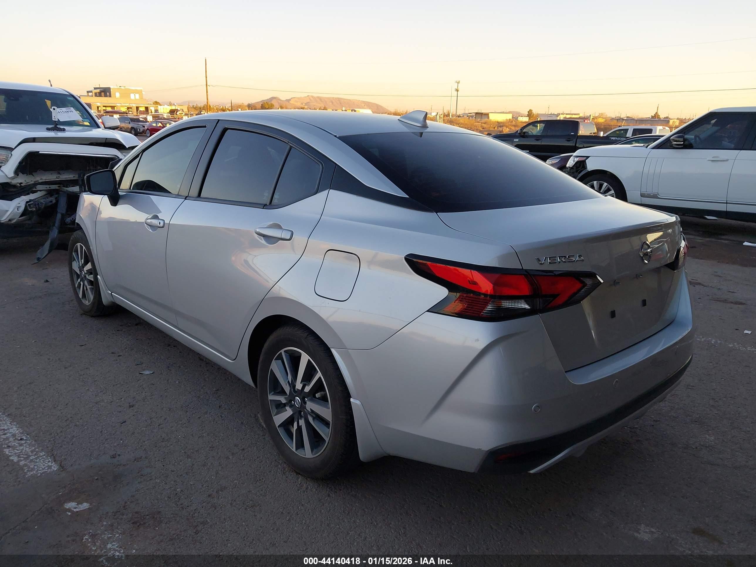 NISSAN VERSA image 3