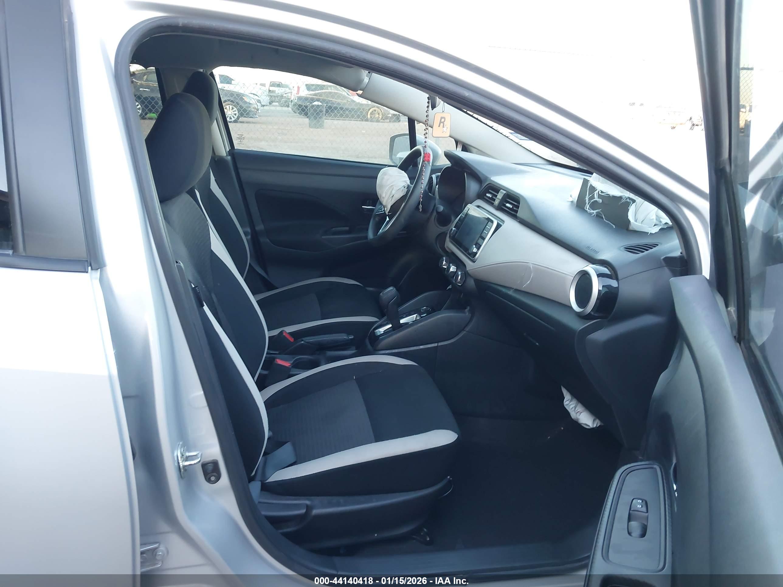 NISSAN VERSA image 5