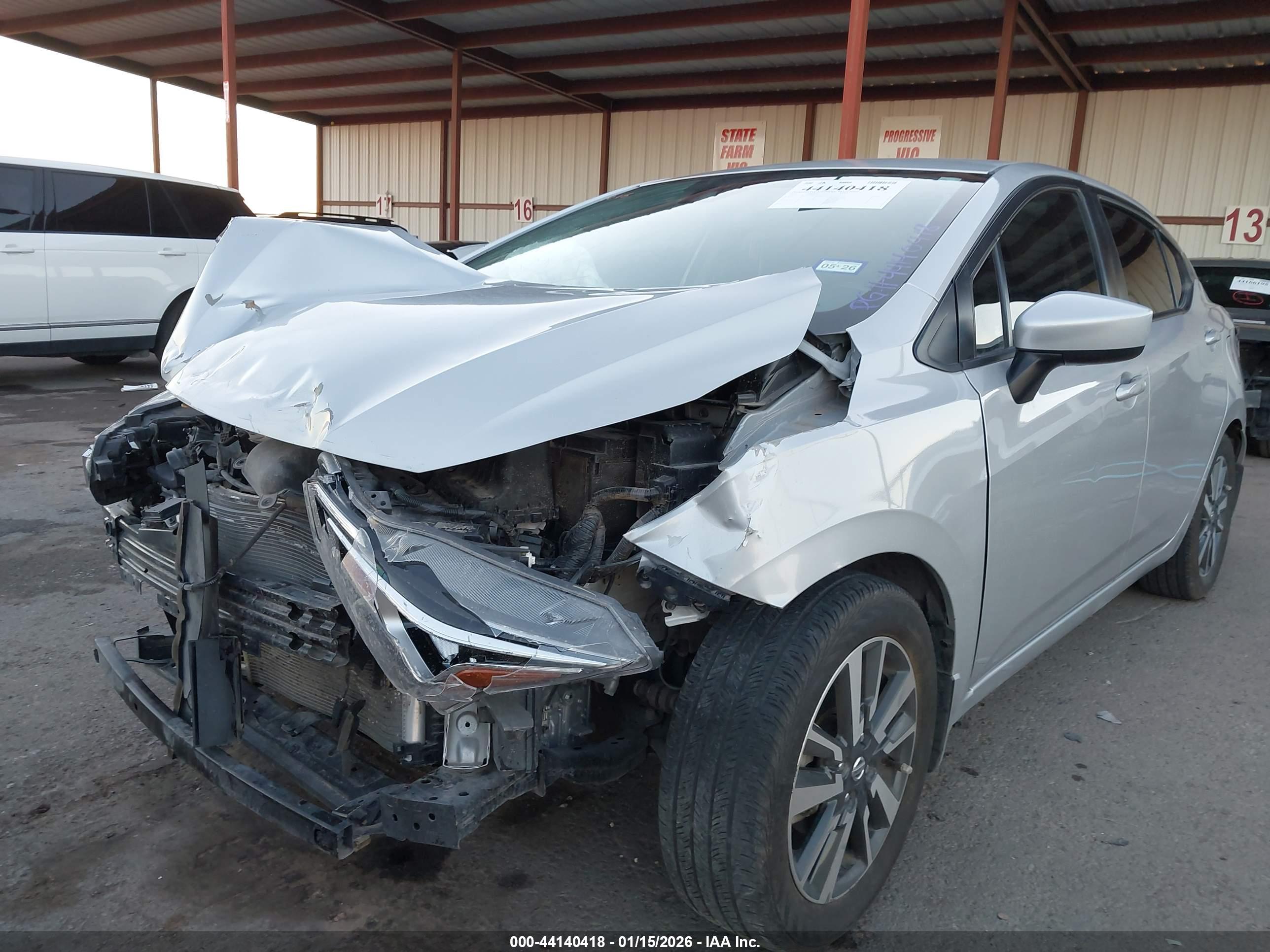 NISSAN VERSA image 6