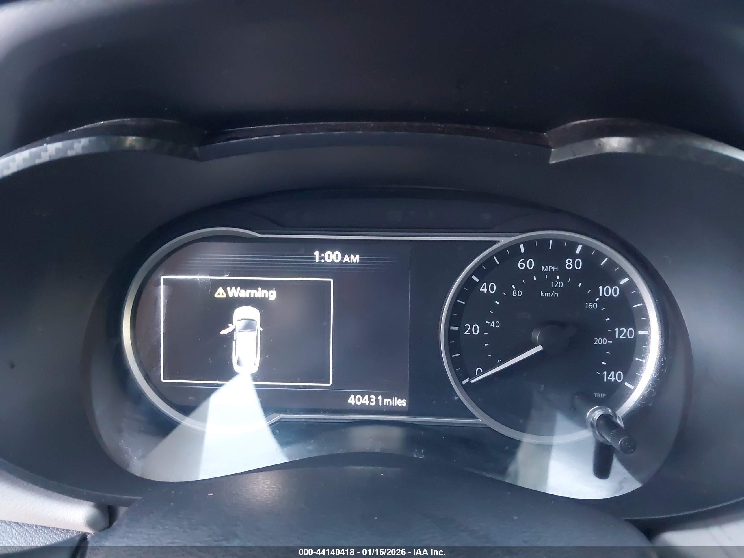 NISSAN VERSA image 7