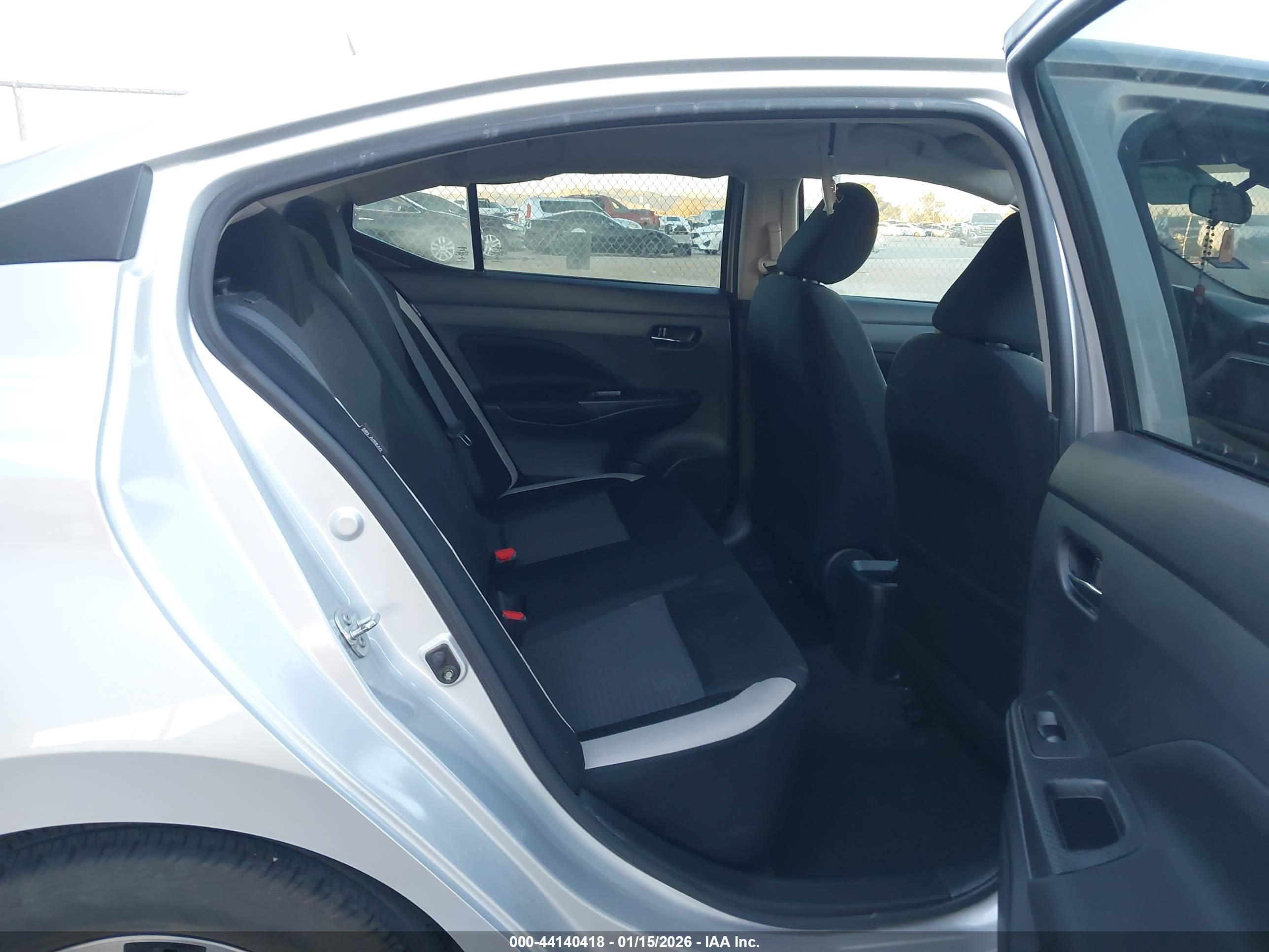 NISSAN VERSA image 8