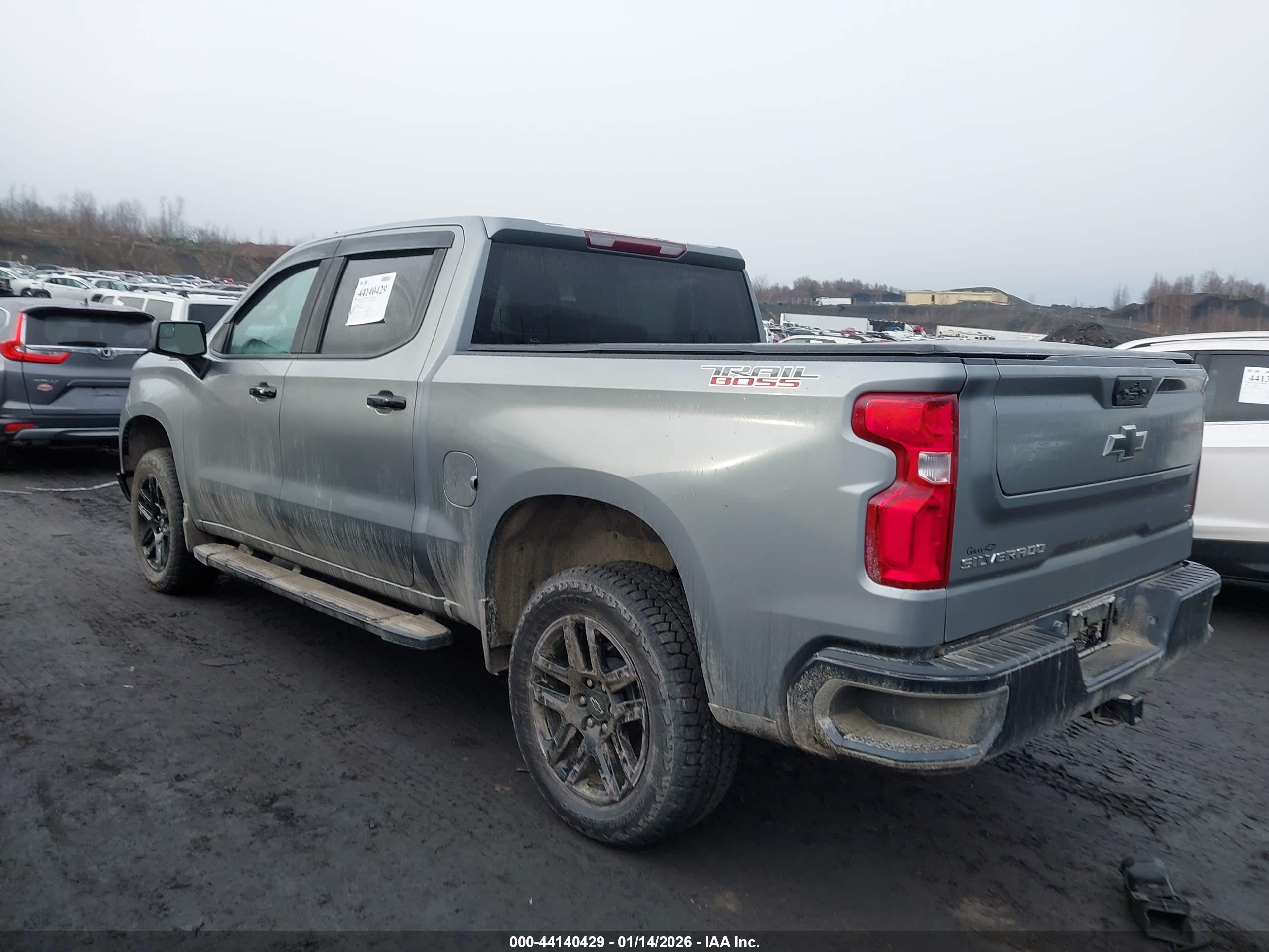 CHEVROLET SILVERADO image 3