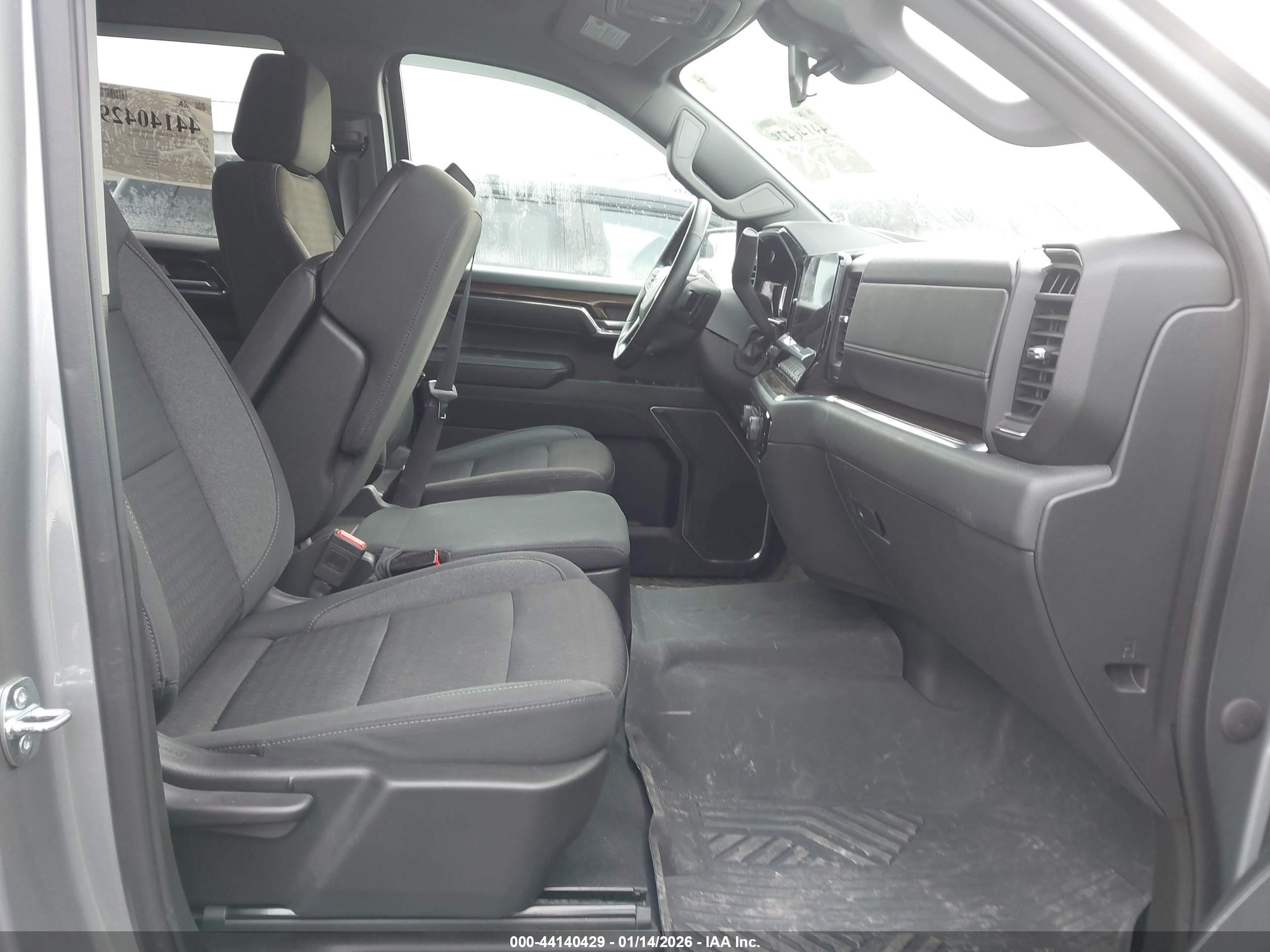 CHEVROLET SILVERADO image 5