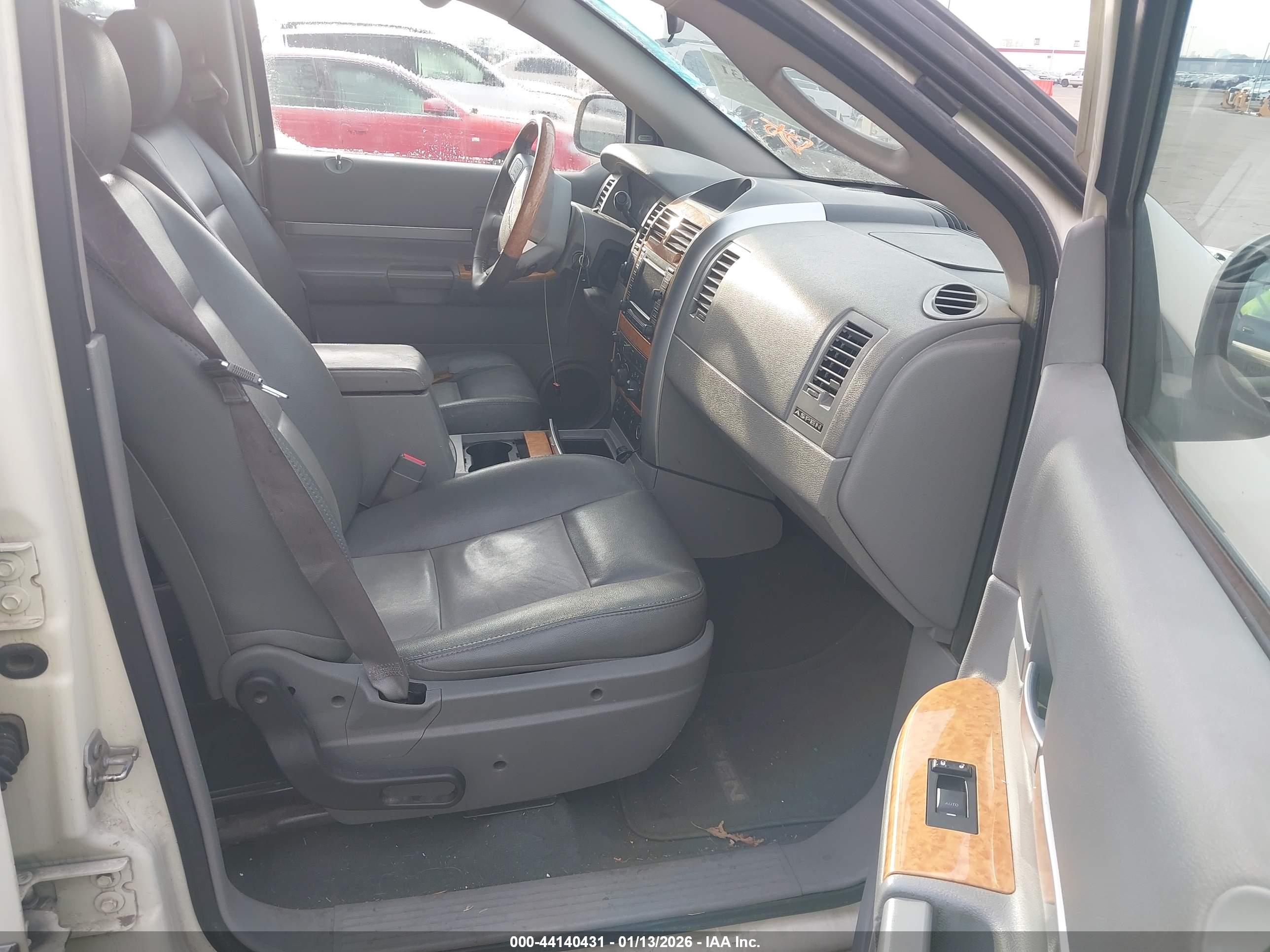 CHRYSLER ASPEN image 5