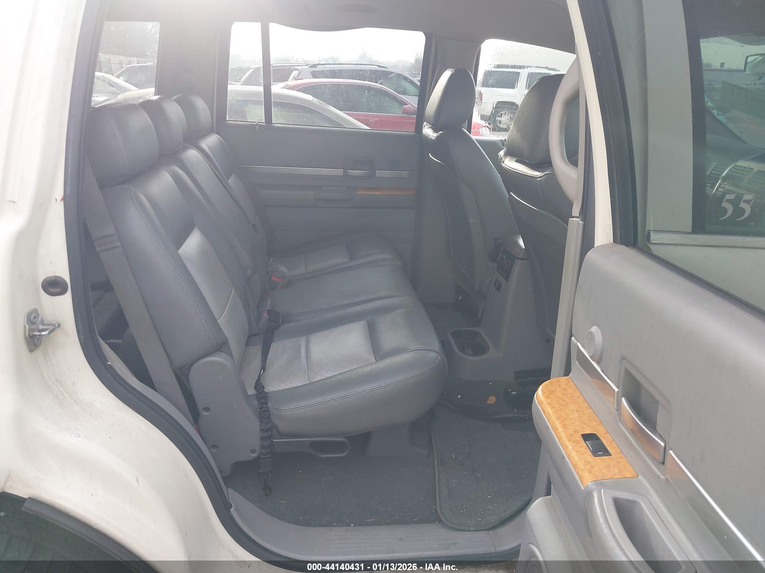CHRYSLER ASPEN image 8