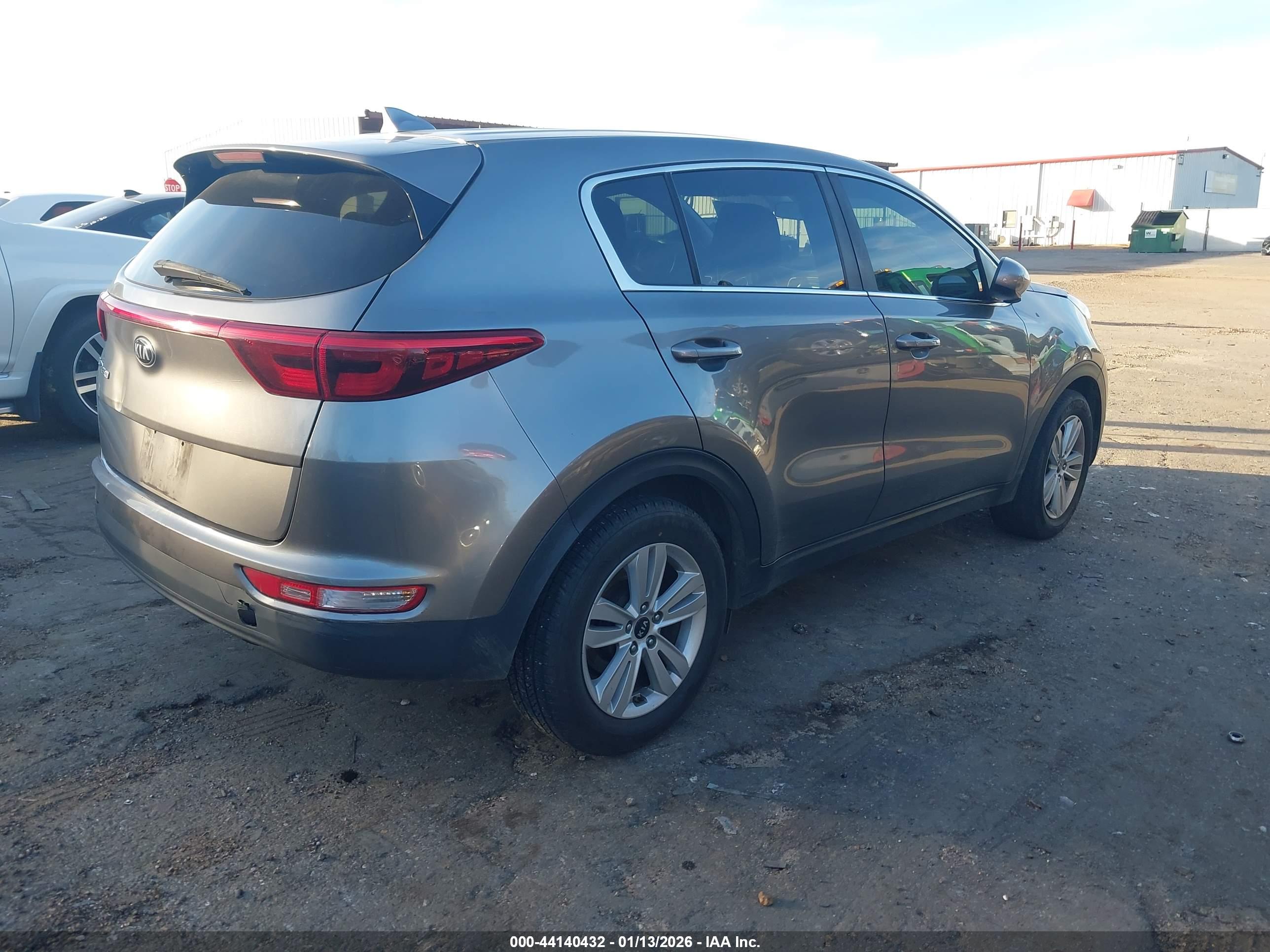 KIA SPORTAGE image 4