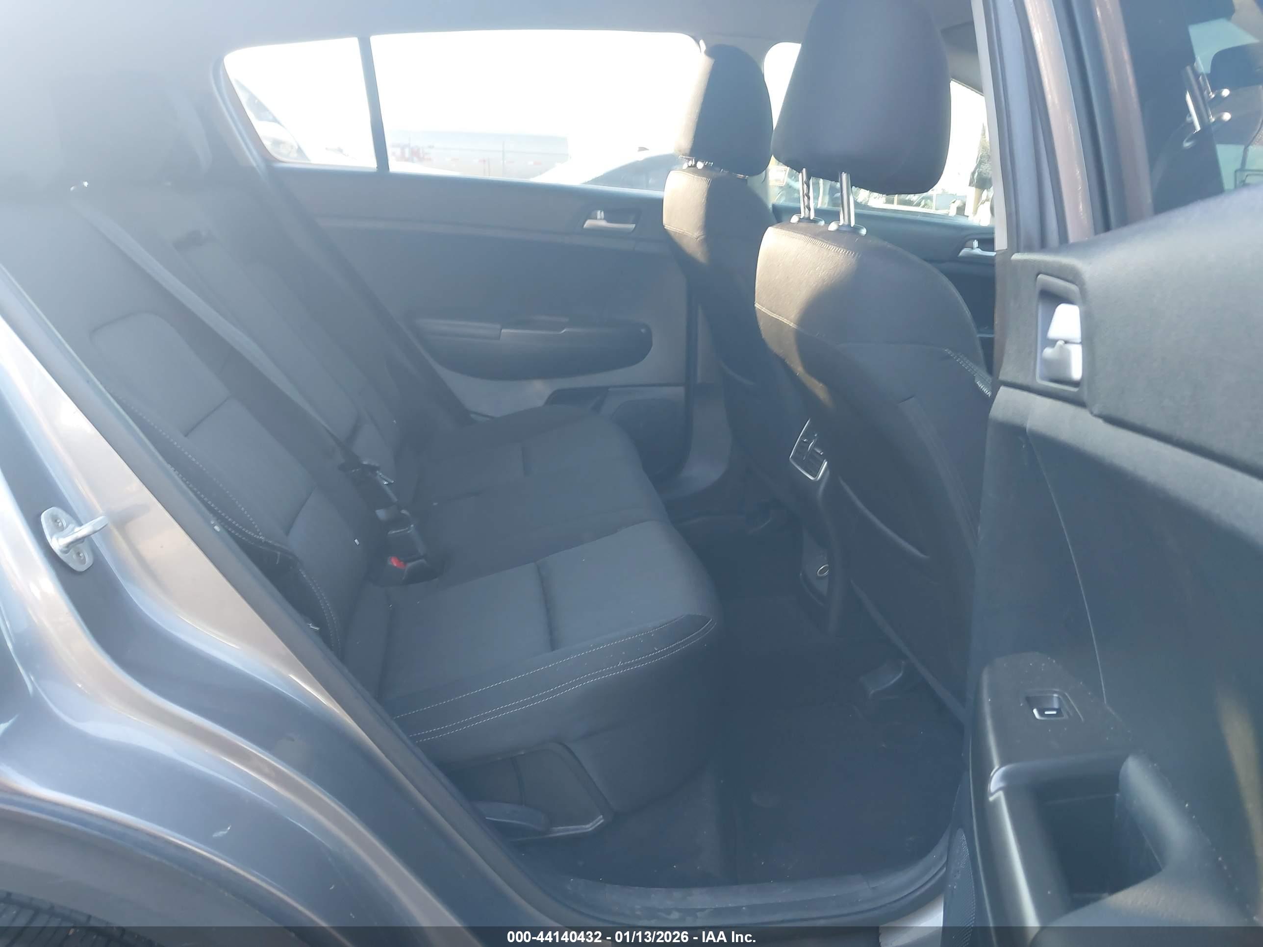 KIA SPORTAGE image 8