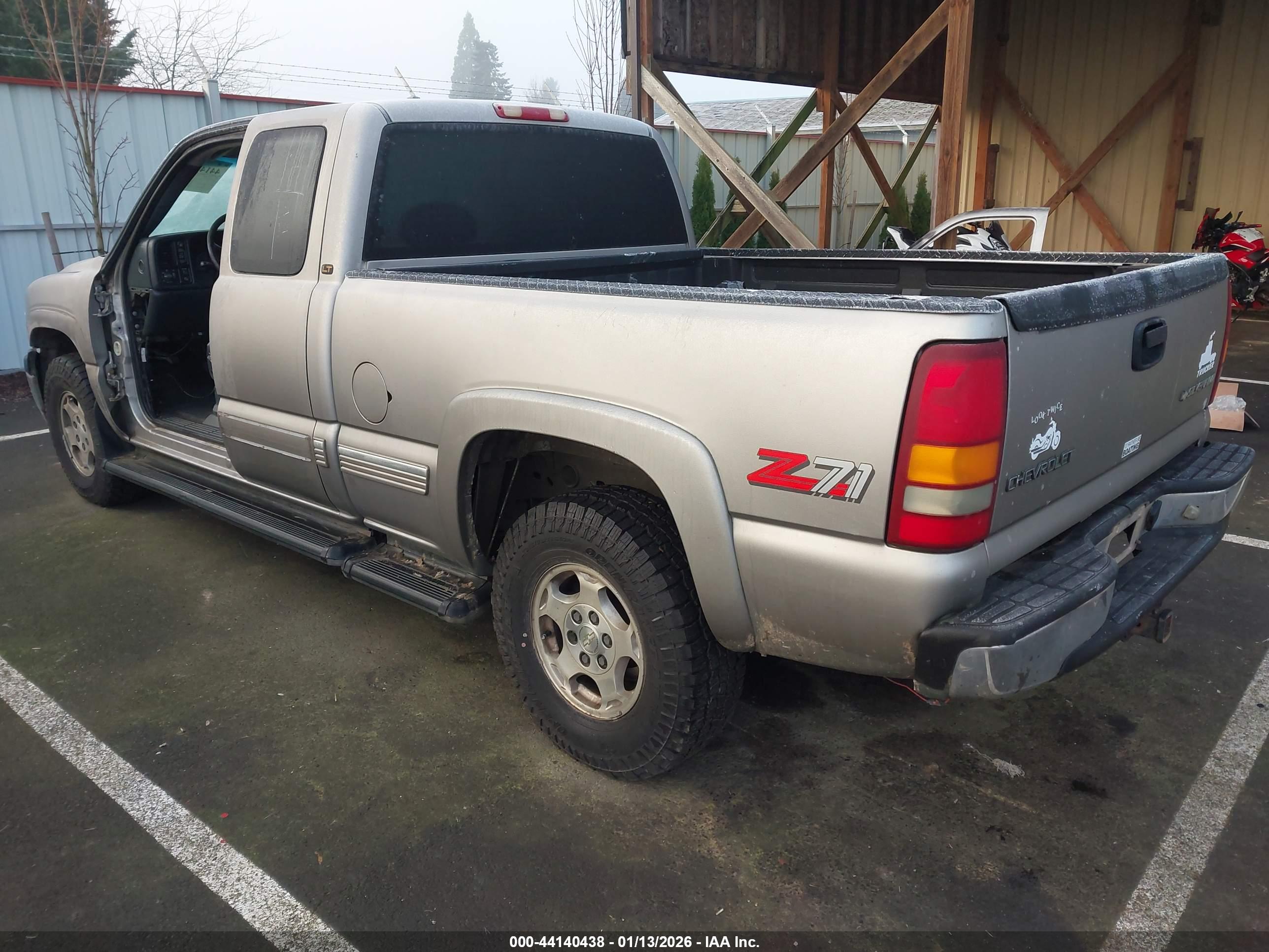 CHEVROLET SILVERADO image 3