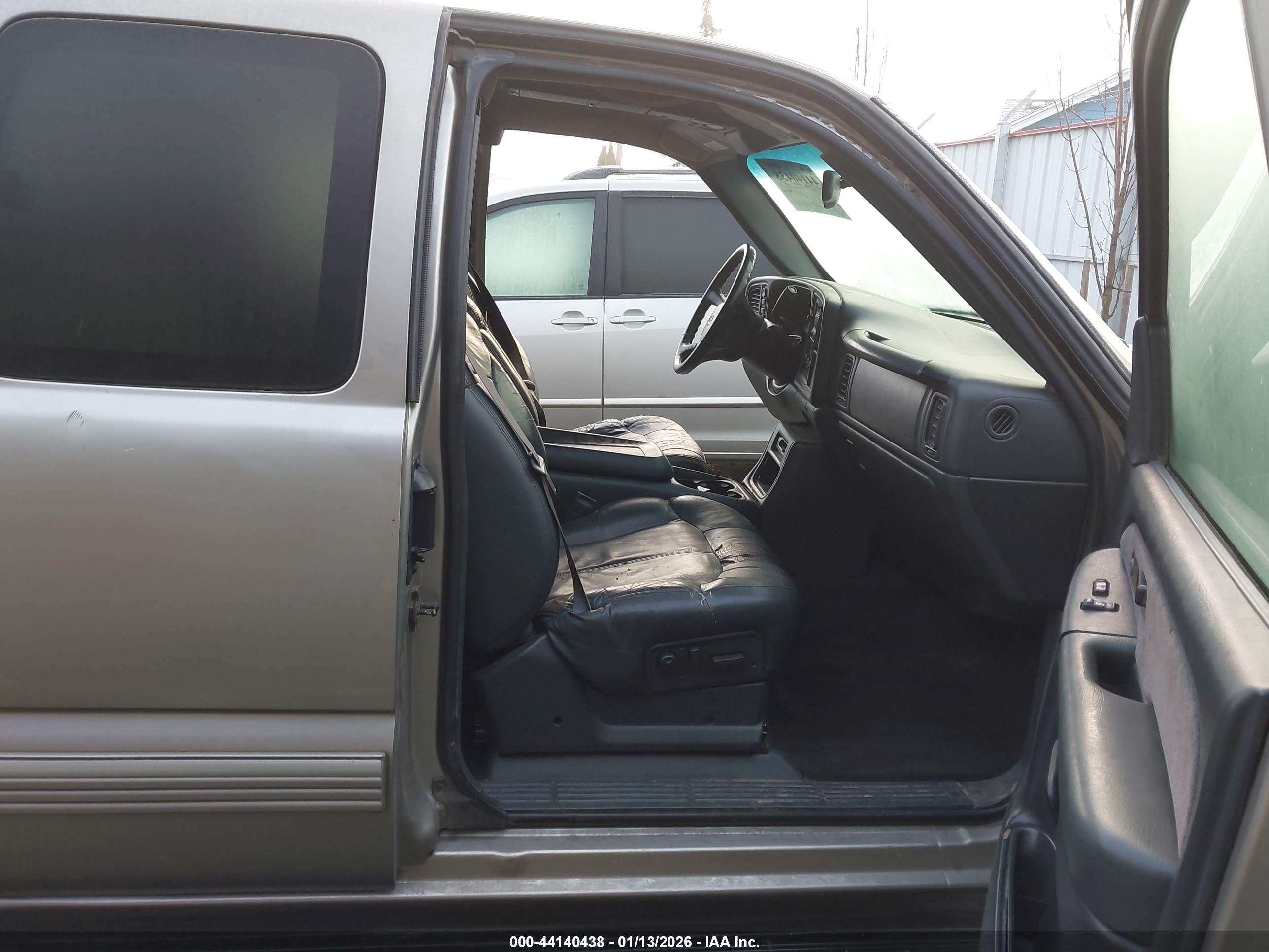 CHEVROLET SILVERADO image 5