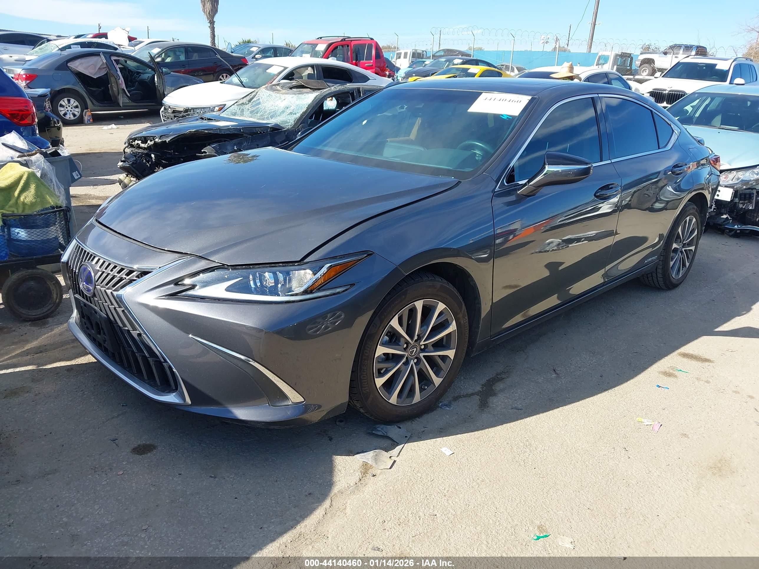 LEXUS ES image 2
