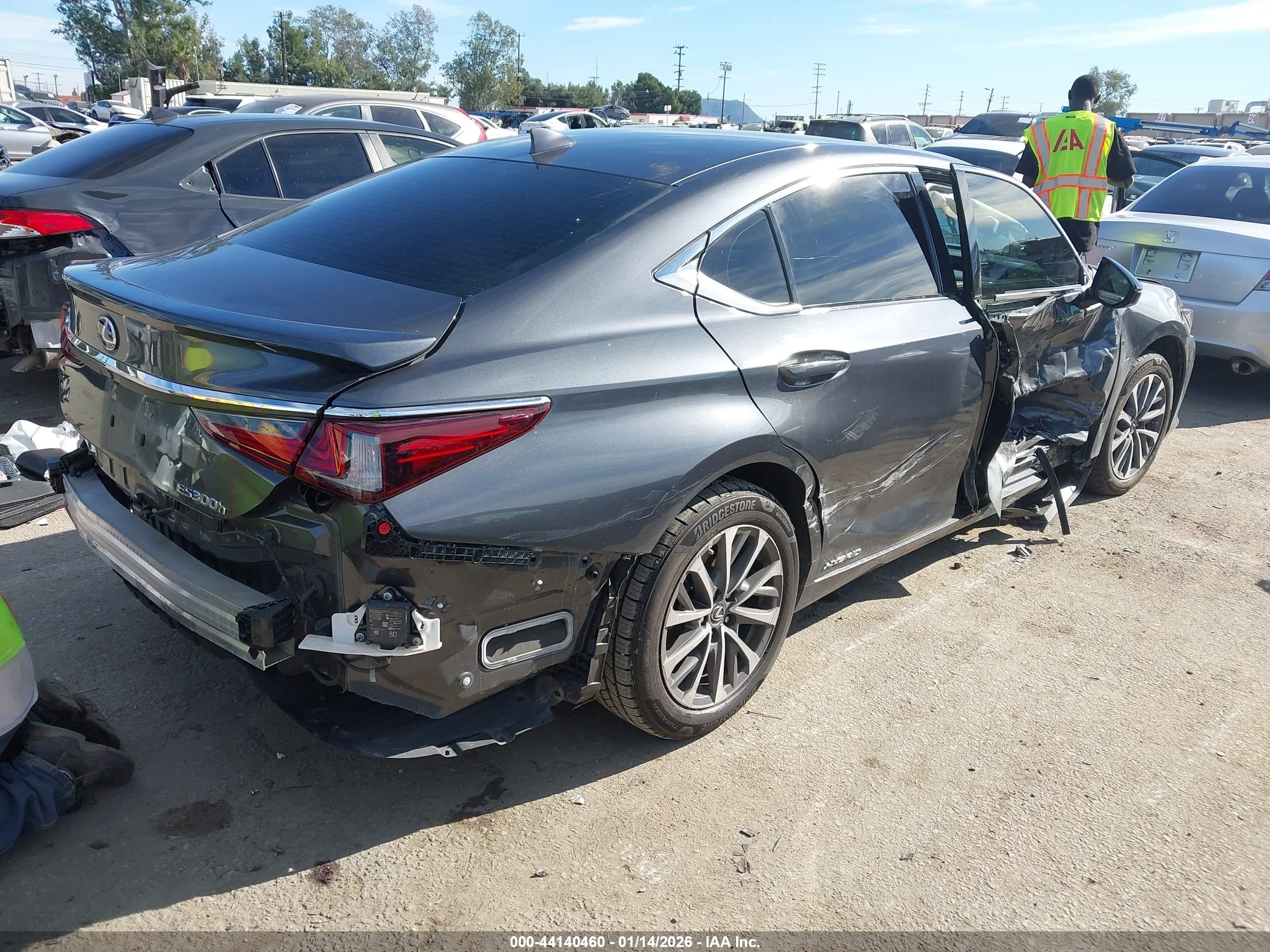 LEXUS ES image 4
