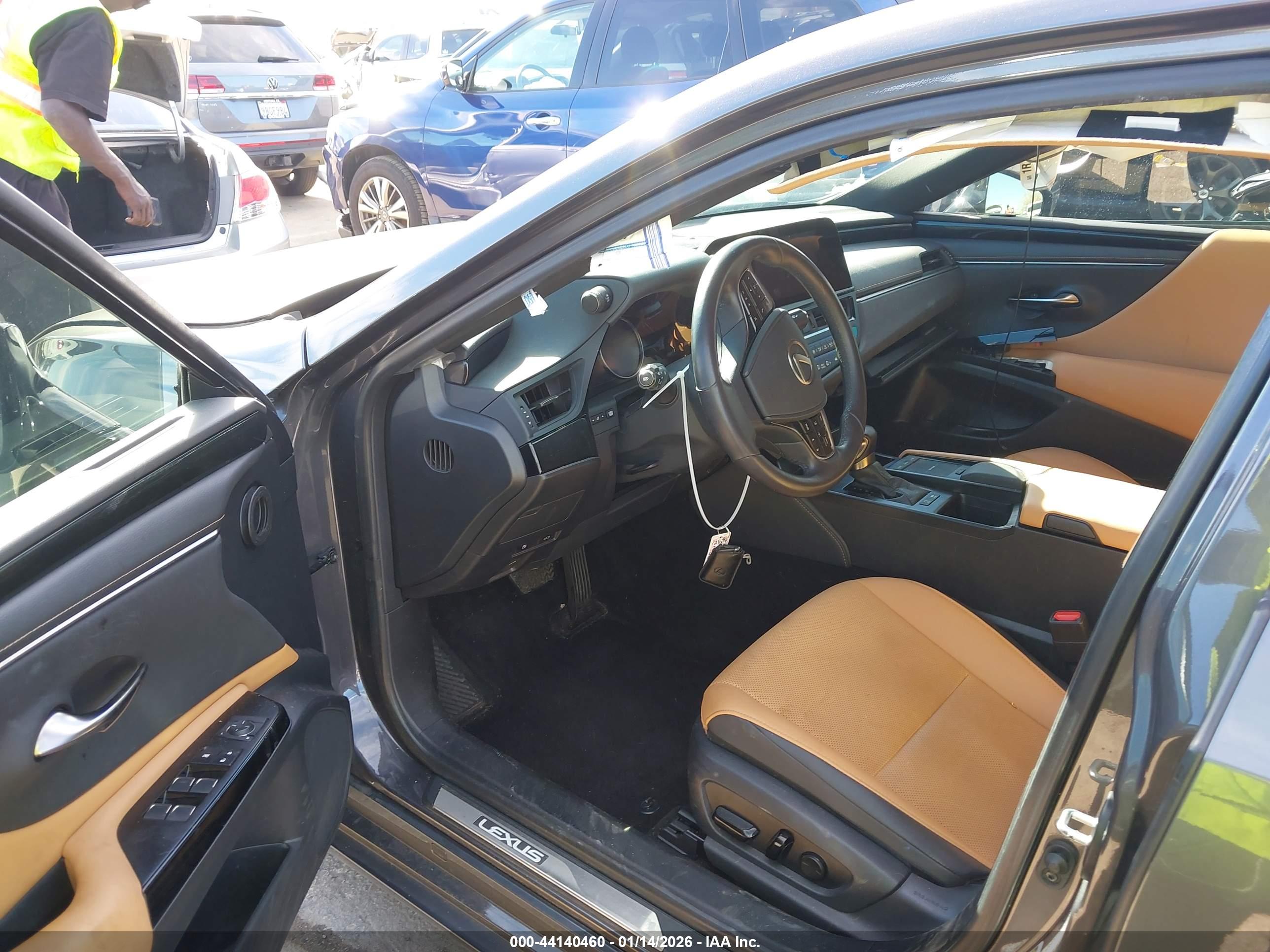 LEXUS ES image 5