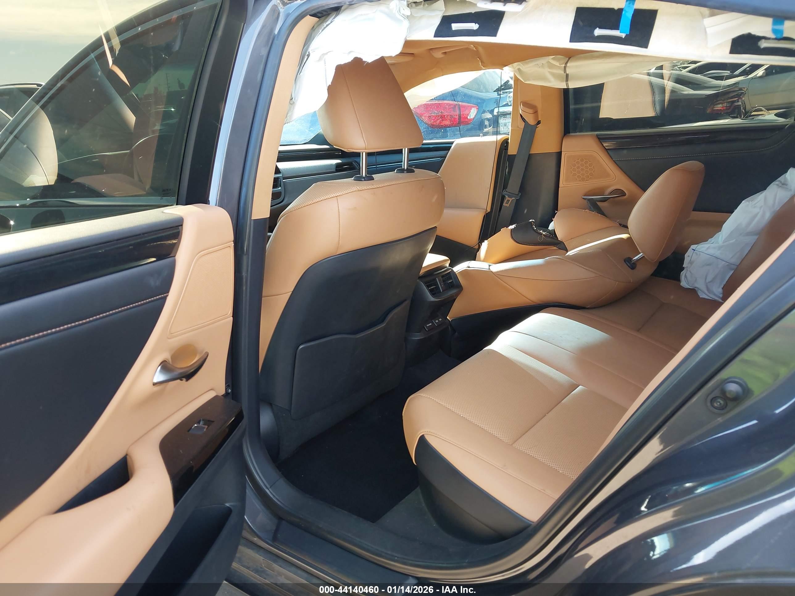 LEXUS ES image 8