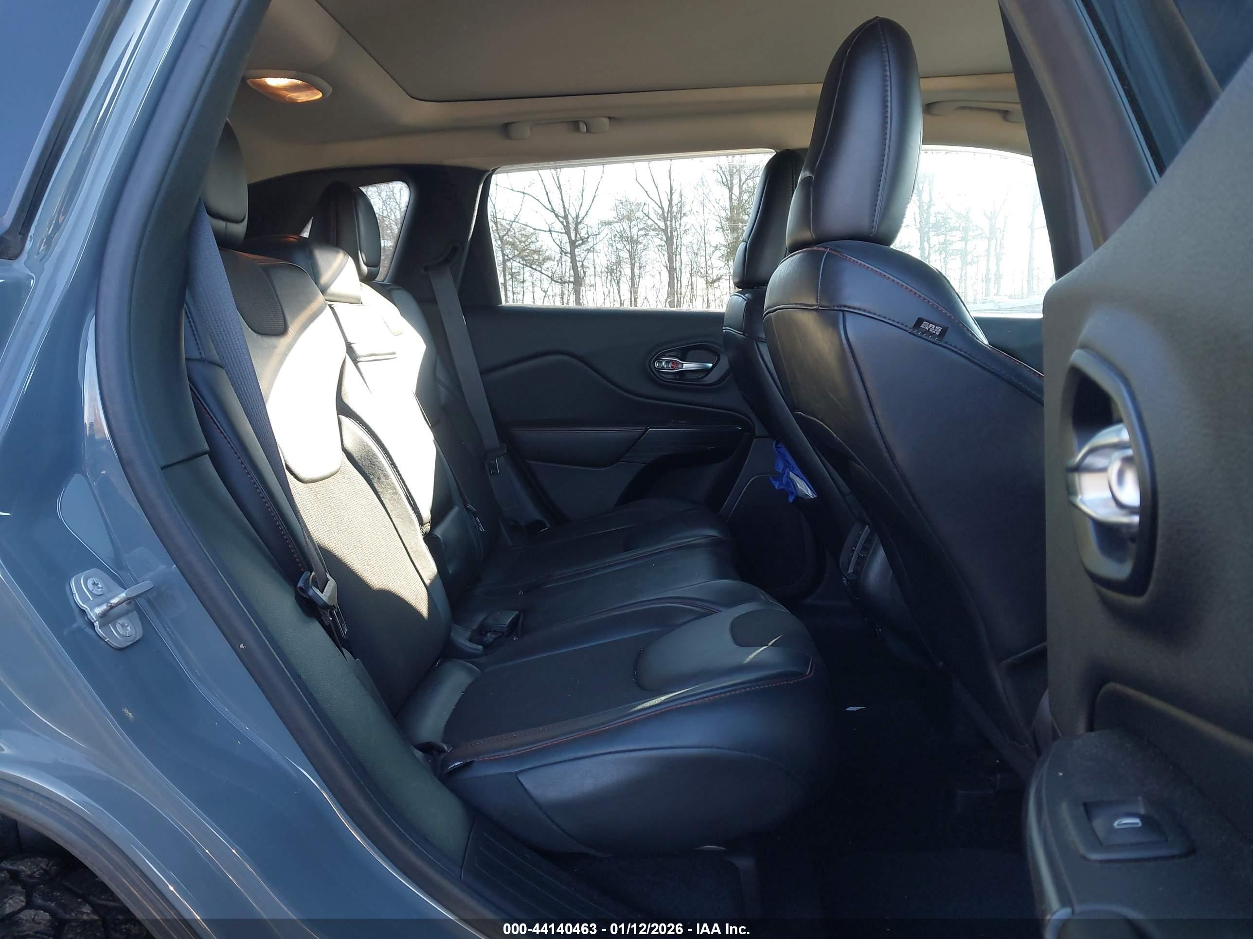 JEEP CHEROKEE image 8