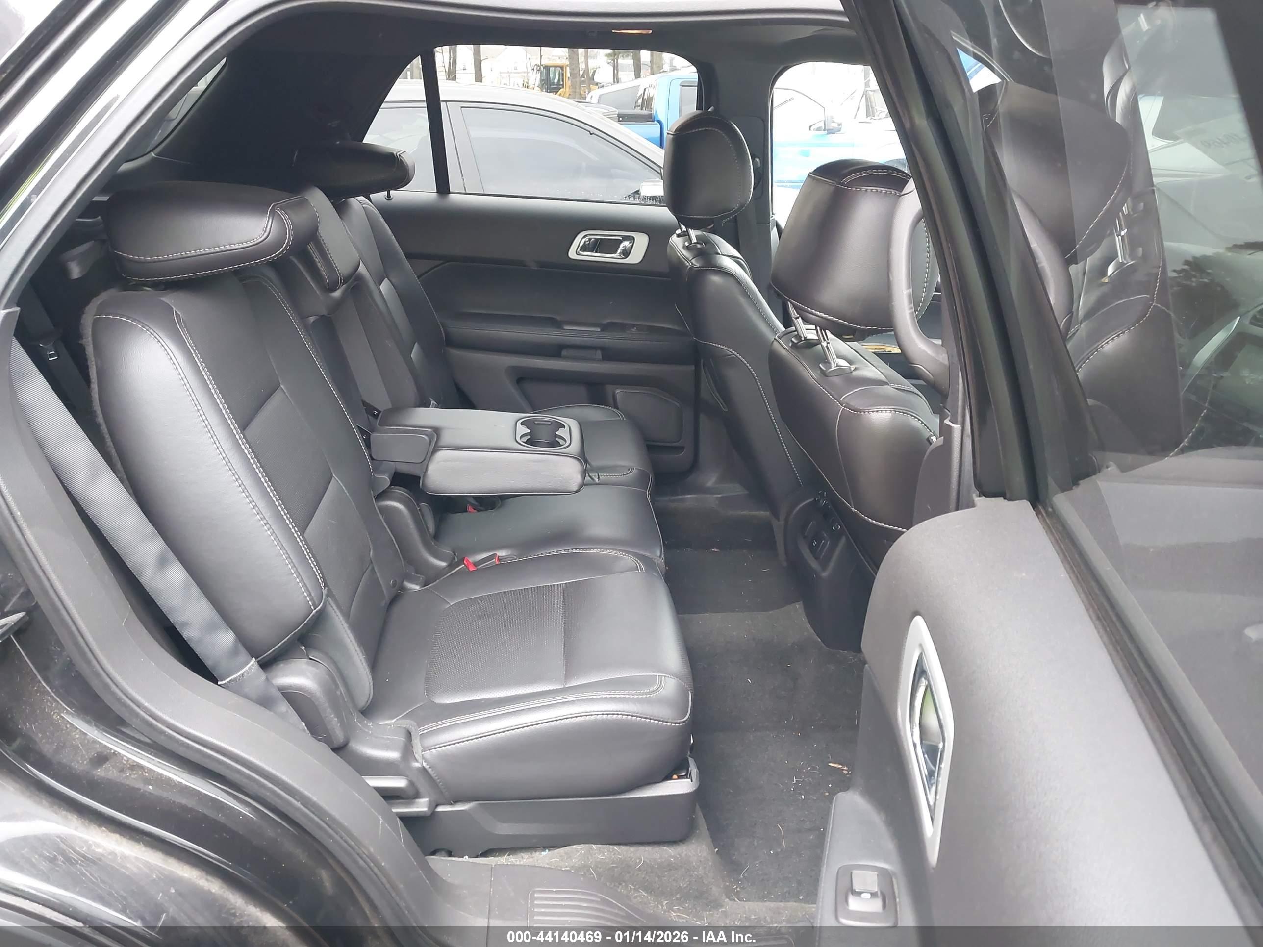 FORD EXPLORER image 8