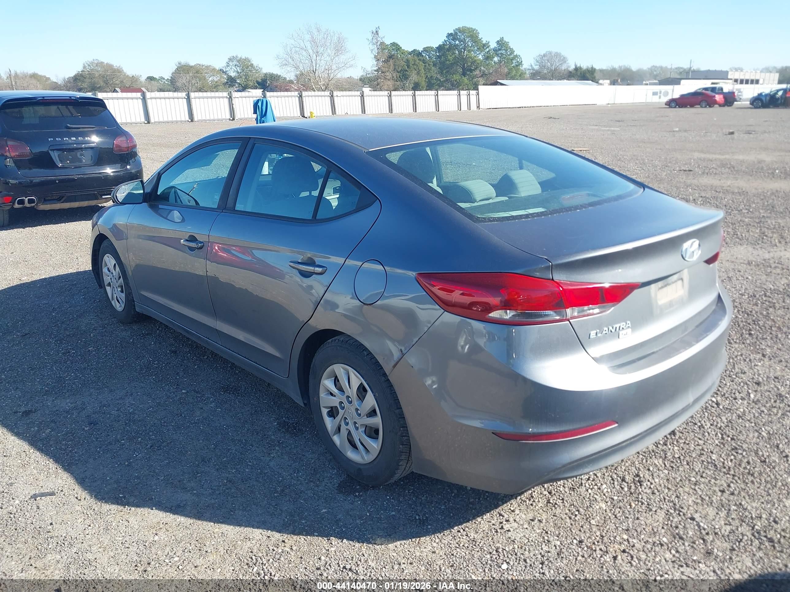 HYUNDAI ELANTRA image 3