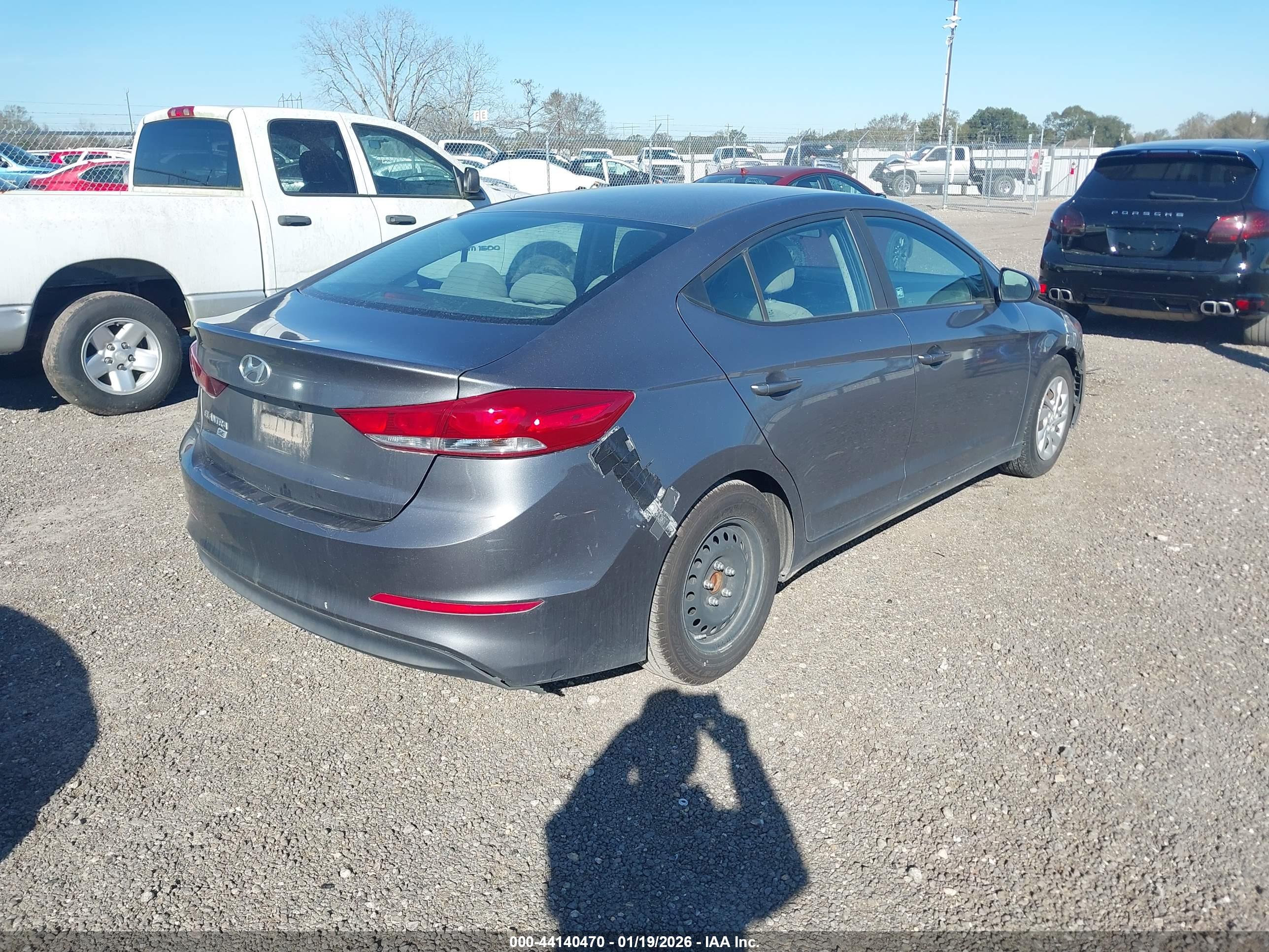HYUNDAI ELANTRA image 4