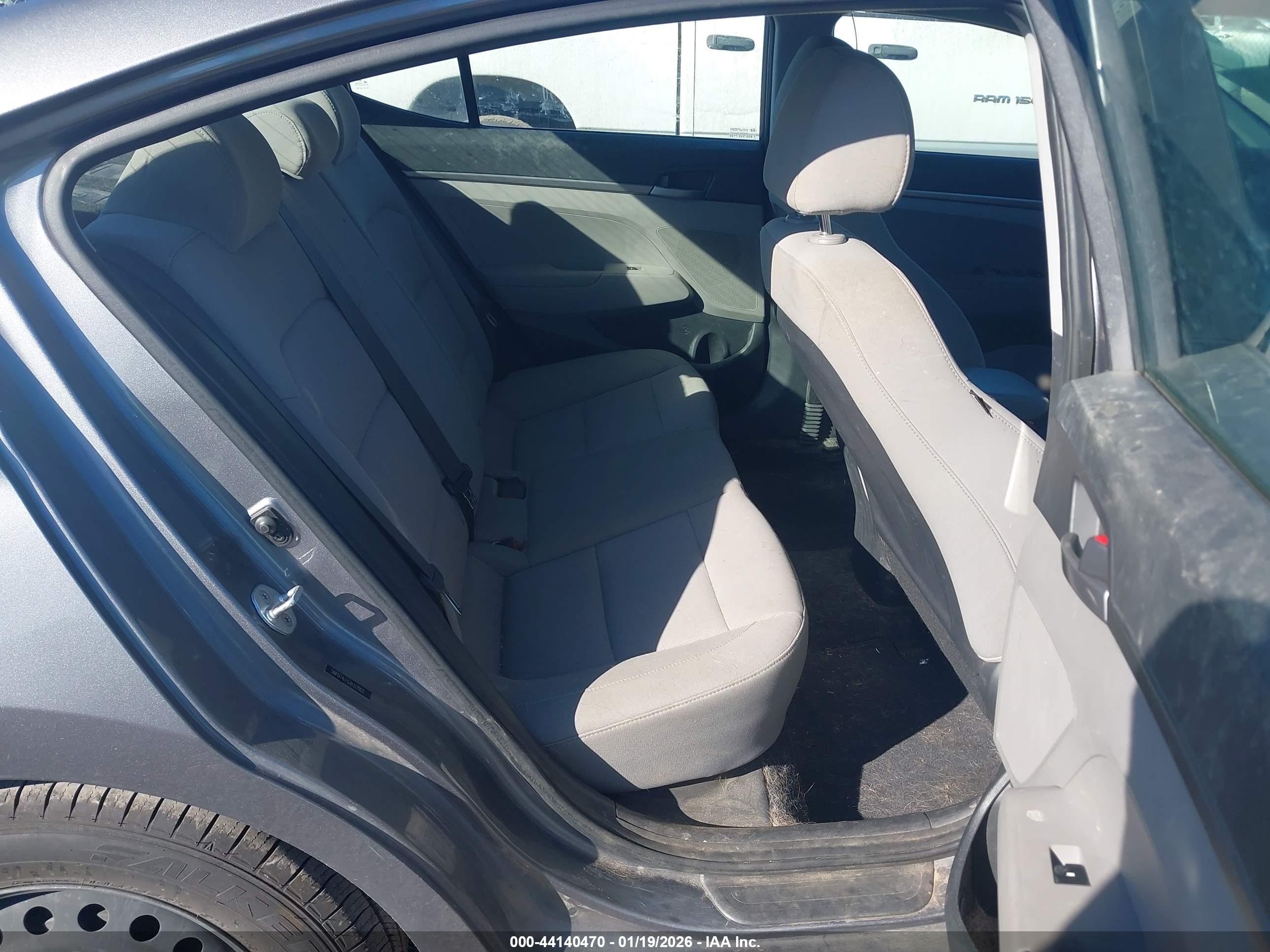 HYUNDAI ELANTRA image 8