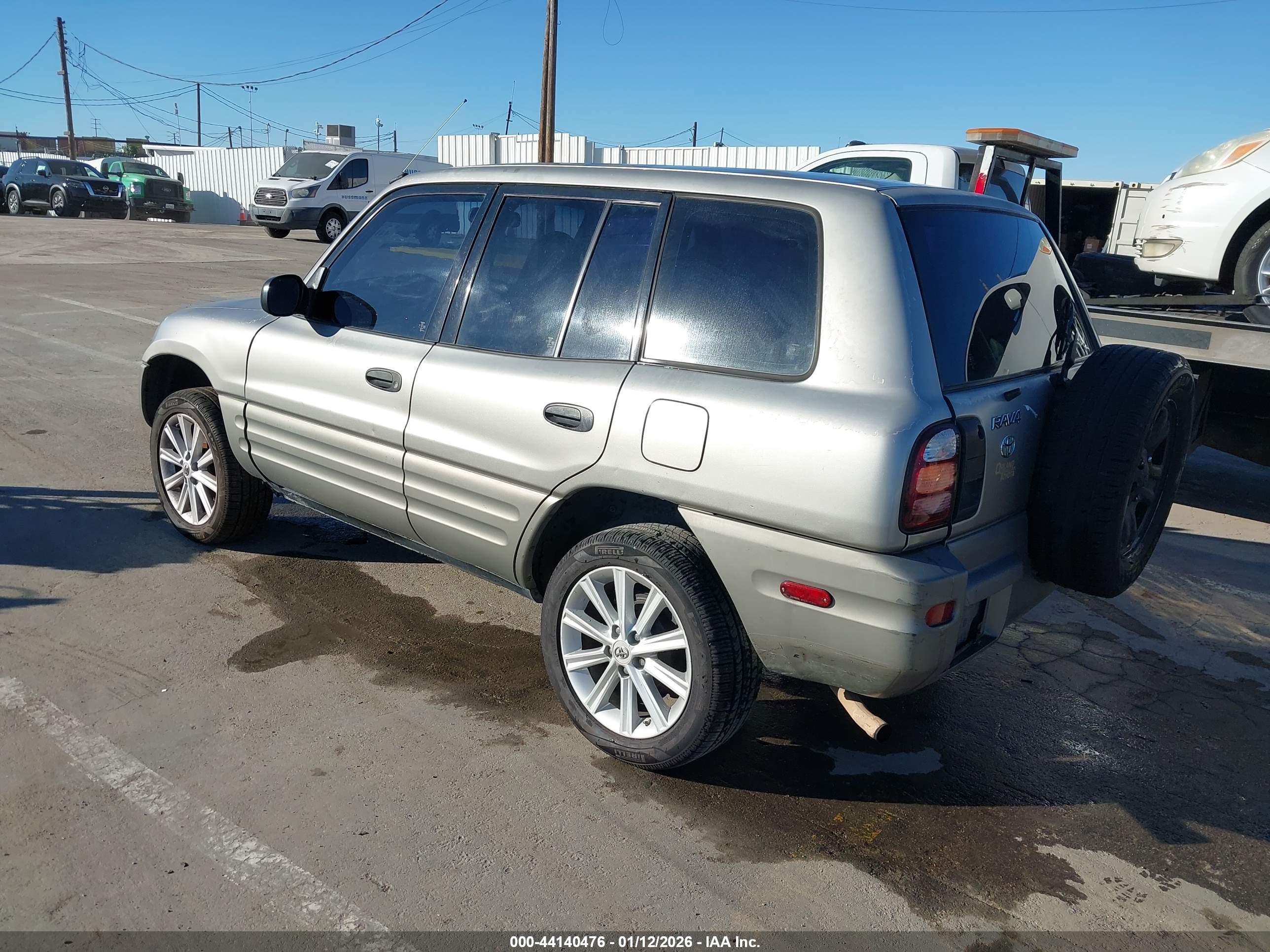 TOYOTA RAV4 image 3