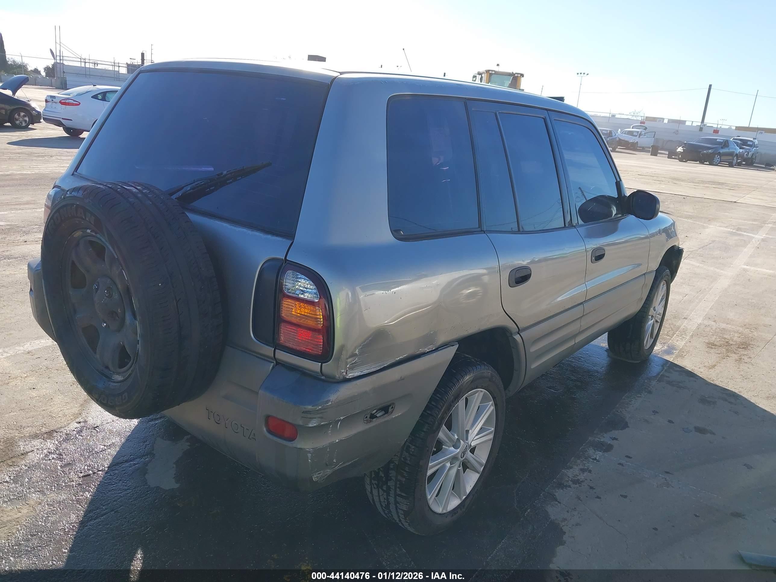 TOYOTA RAV4 image 4